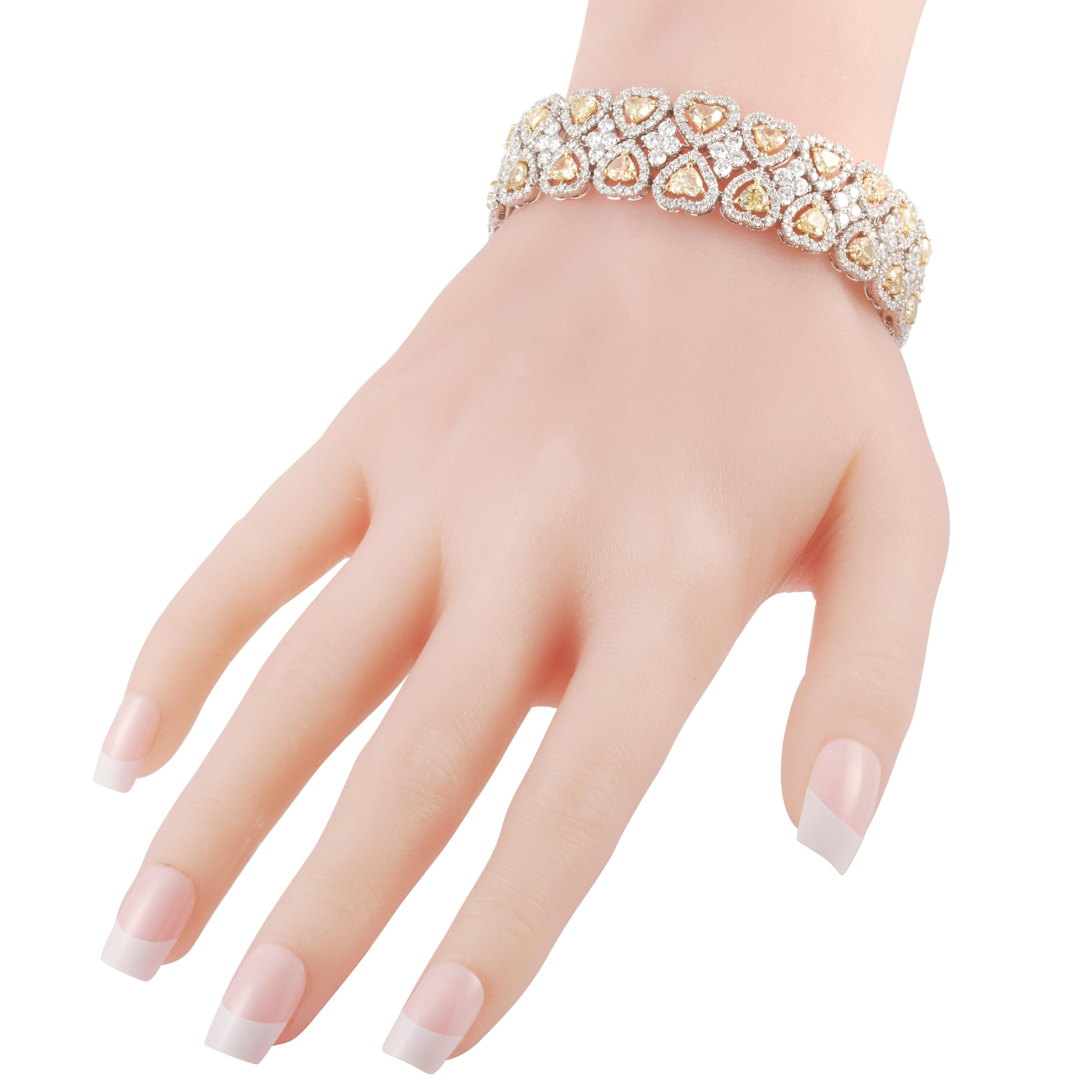 Bracelet manchette fantaisie en forme de cœur en diamant jaune élégant avec halo de diamants blancs Pour femmes en vente