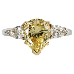 Bague de fiançailles fantaisie en diamant jaune intense en forme de poire