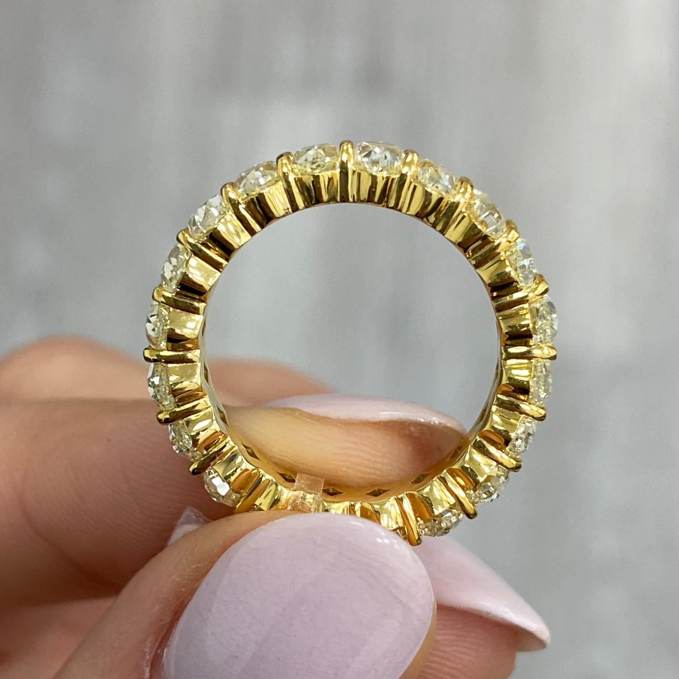 Fancy Yellow Oval Diamond Eternity Band In New Condition For Sale In New York, NY