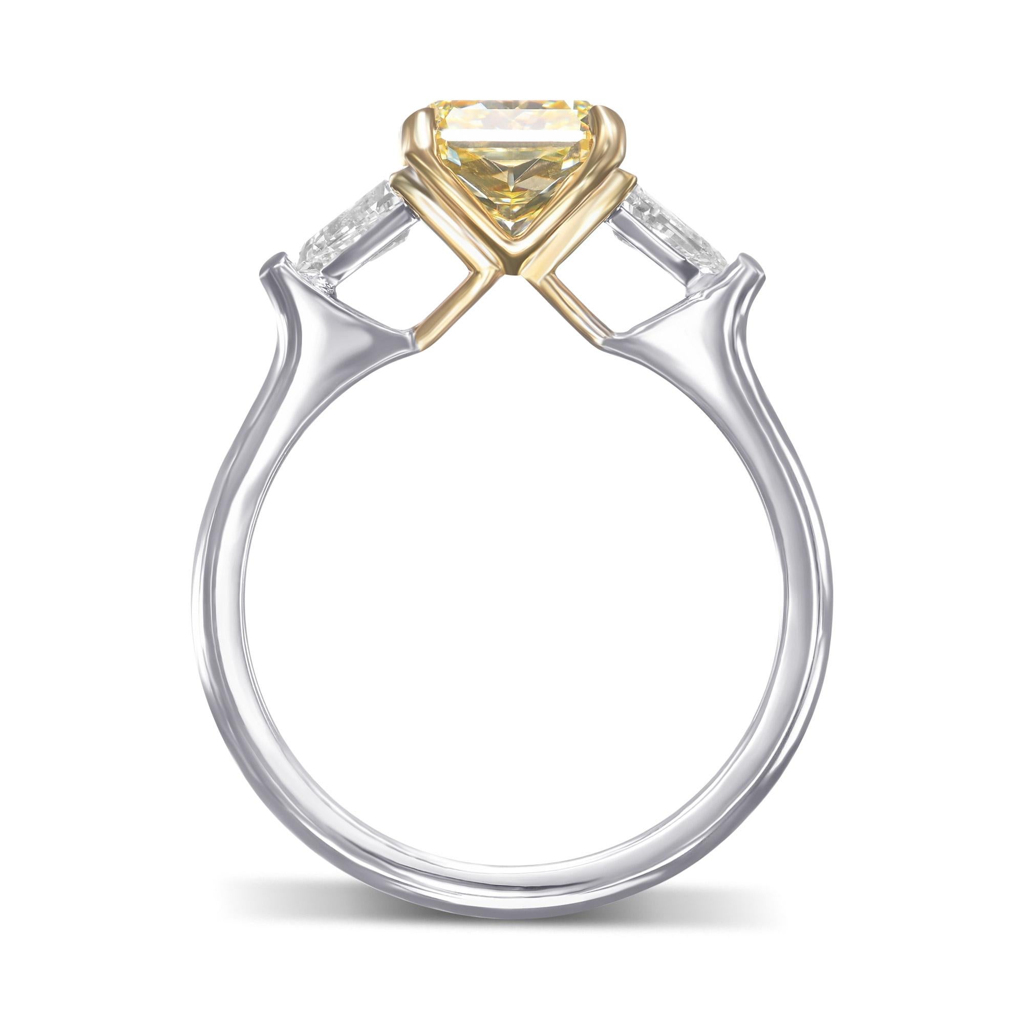 Fancy Yellow Radiant 2,27cts GIA zertifiziert Drei-Stein-Diamant-Ring (Radiantschliff) im Angebot