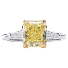 Fancy Yellow Radiant 2,27cts GIA zertifiziert Drei-Stein-Diamant-Ring