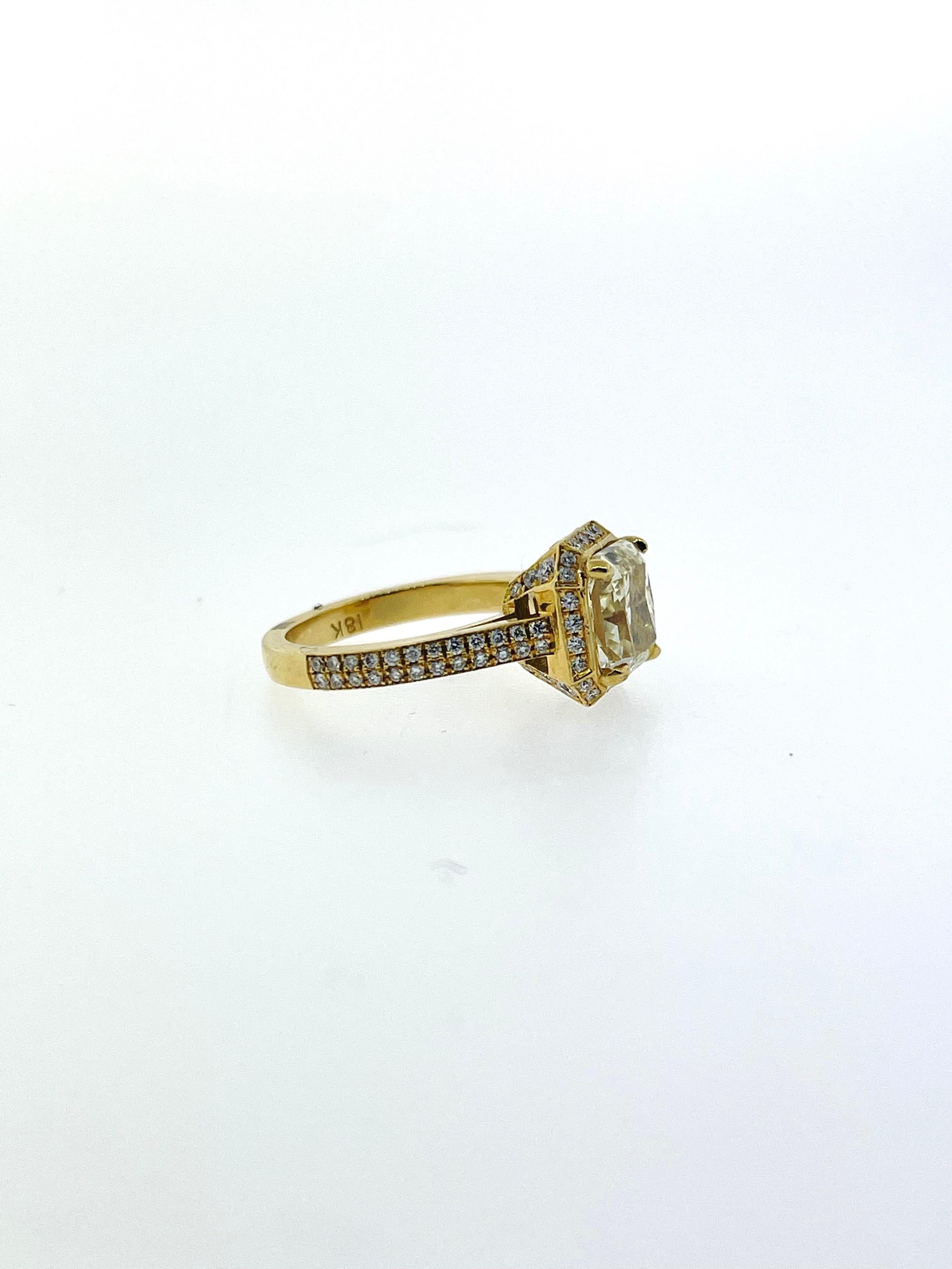 Fancy Yellow Radiant Cut Diamond Engagement Ring In New Condition For Sale In Los Angeles, CA