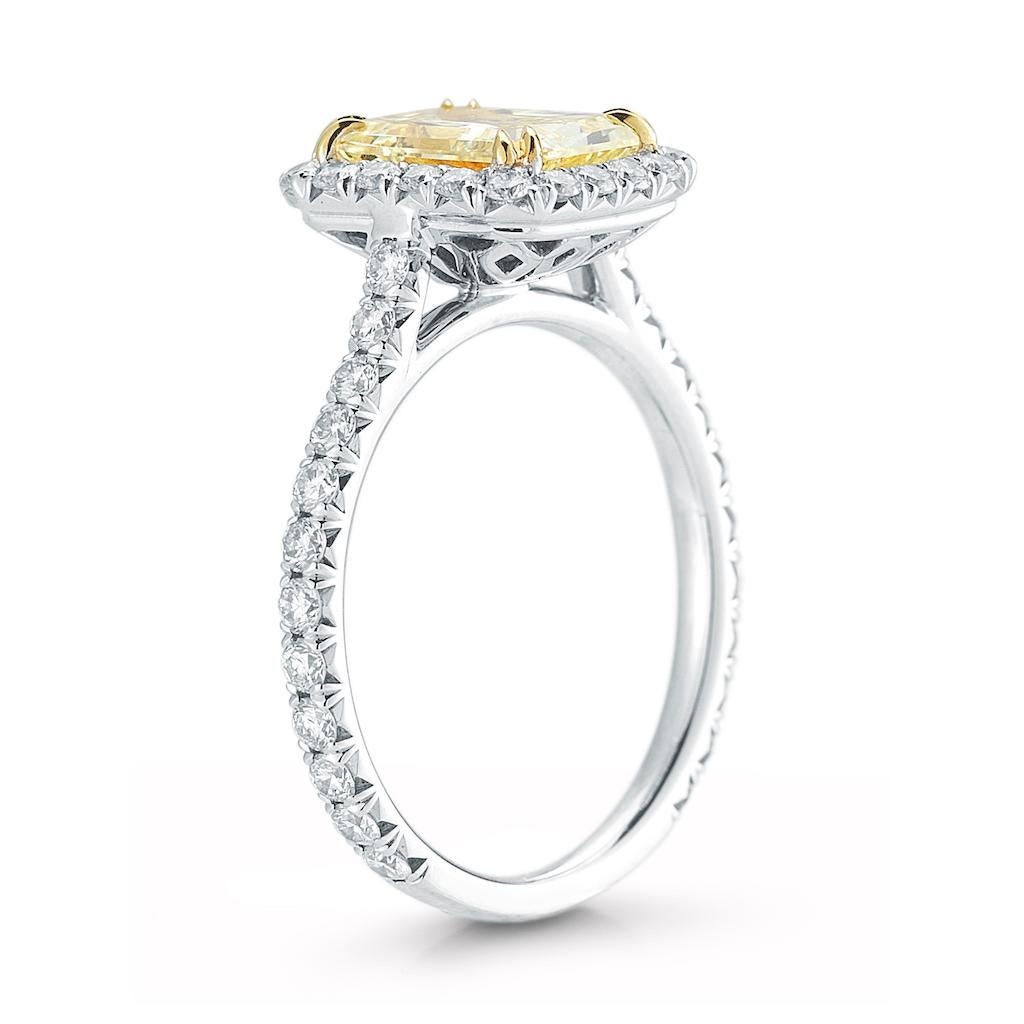 Verlobungsring aus Platin mit gelbem Diamanten im Strahlenschliff, 2,14 Karat im Zustand „Hervorragend“ in New York, NY
