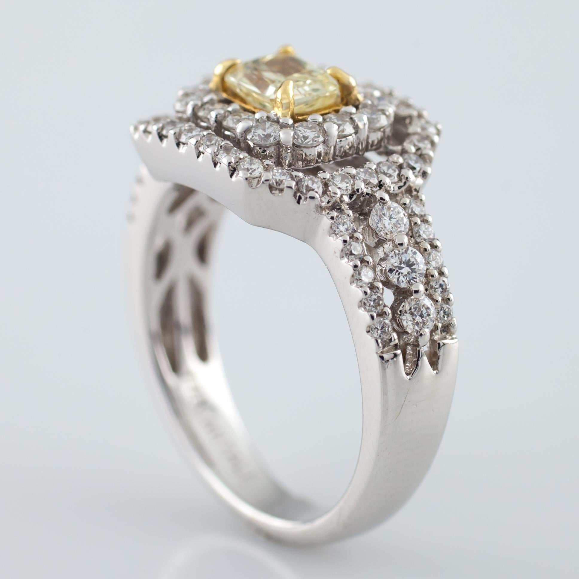 Fancy Yellow Radiant Diamond 18 Karat Two-Tone Gold Halo Ring Damen