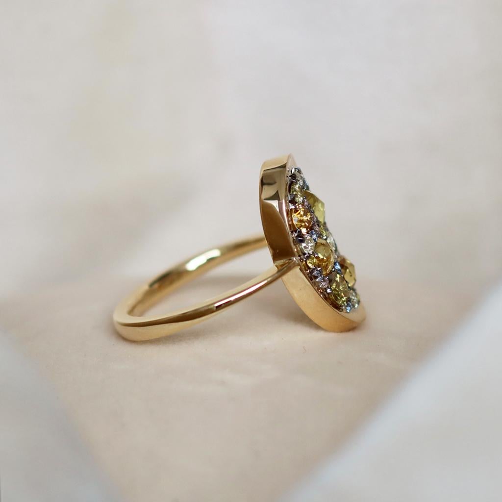 Fancy Yellow Rose-Cut, Yellow, Pink Diamond No Heat Blue Sapphire Mosaic Ring In New Condition In Antwerp, BE