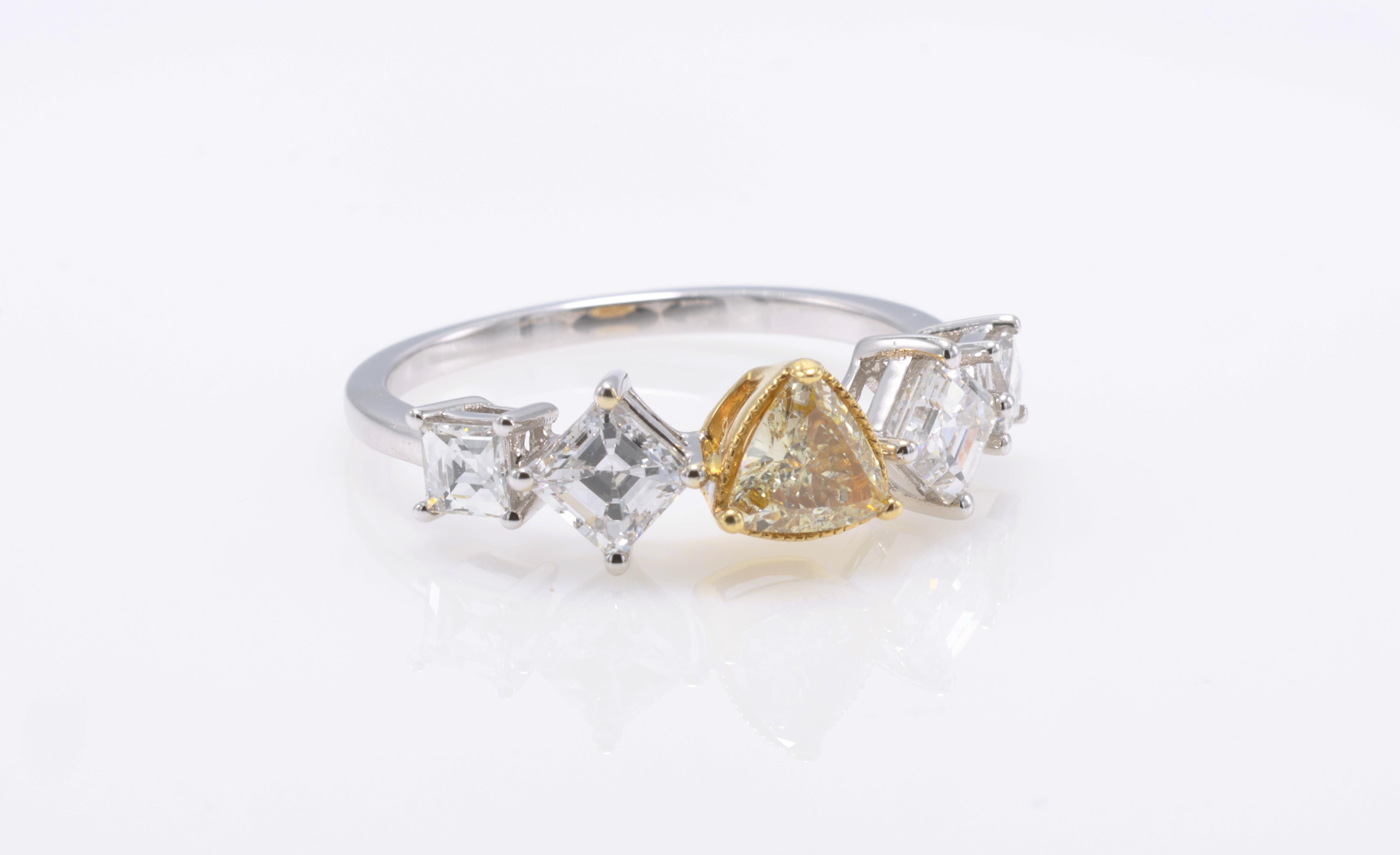 Fancy Yellow VVS-VS Clarity Diamond Ring For Sale 4