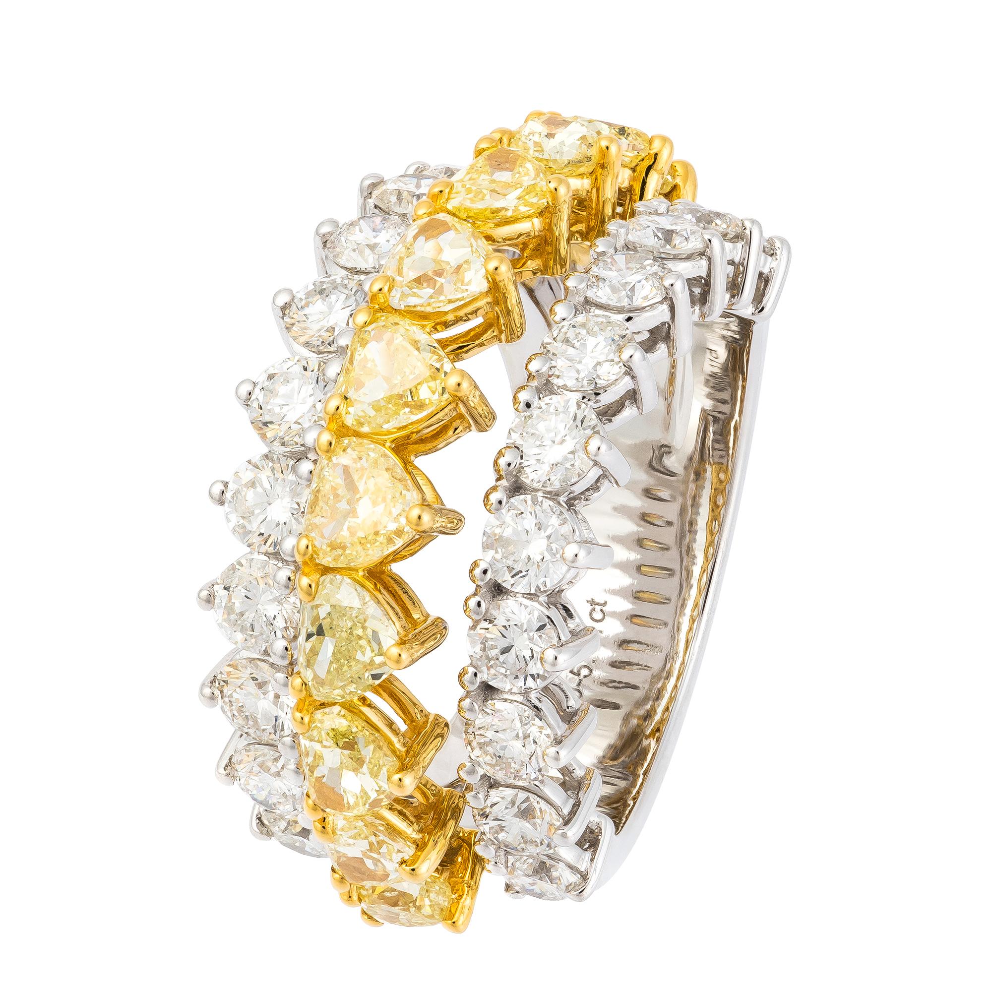 Fancy Yellow White Diamond Yellow Gold 18k Statement Ring for Her In New Condition For Sale In Genève, GE