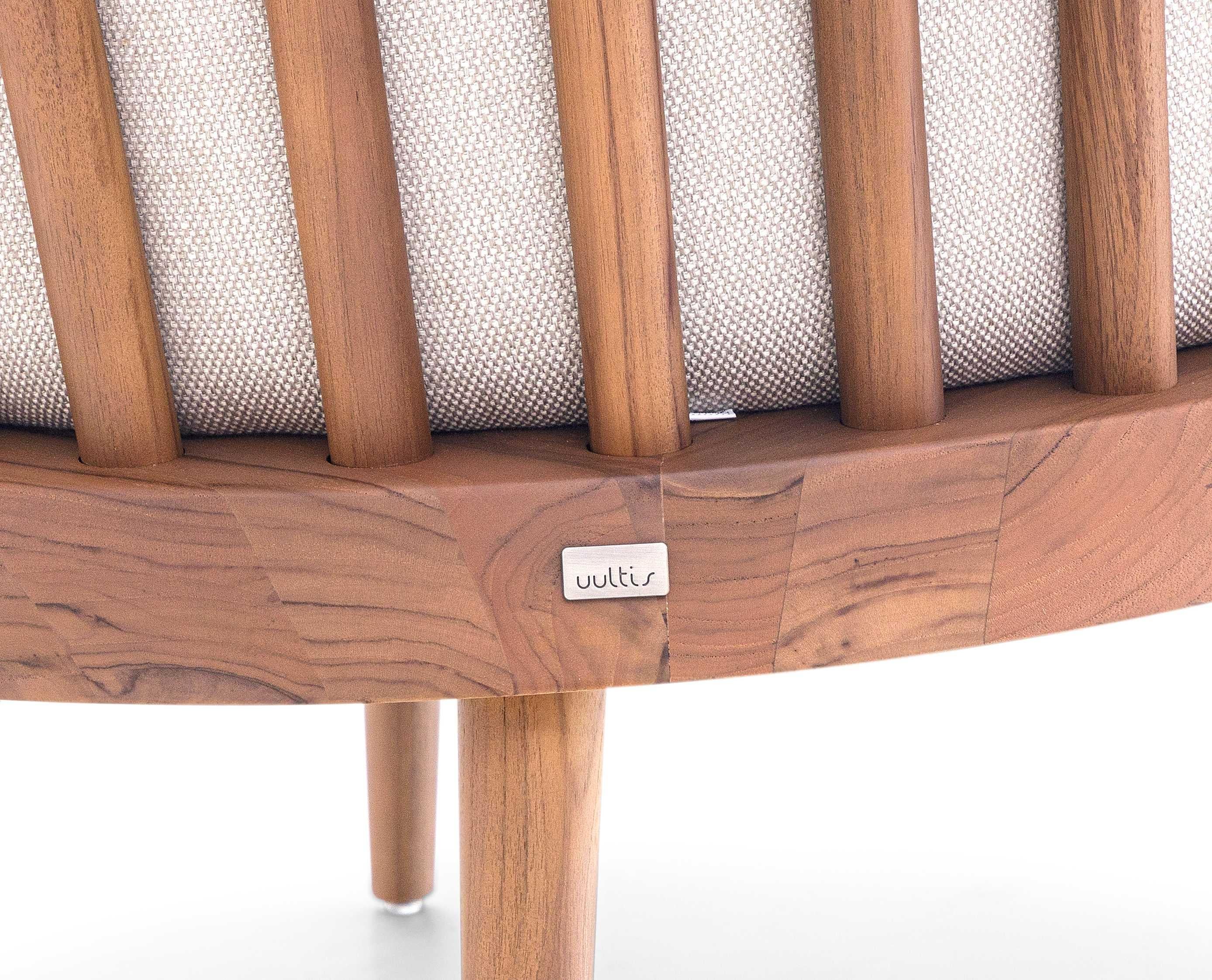 XXIe siècle et contemporain Fauteuil personnalisable en noyer recouvert de tissu beige, collection Fane en vente