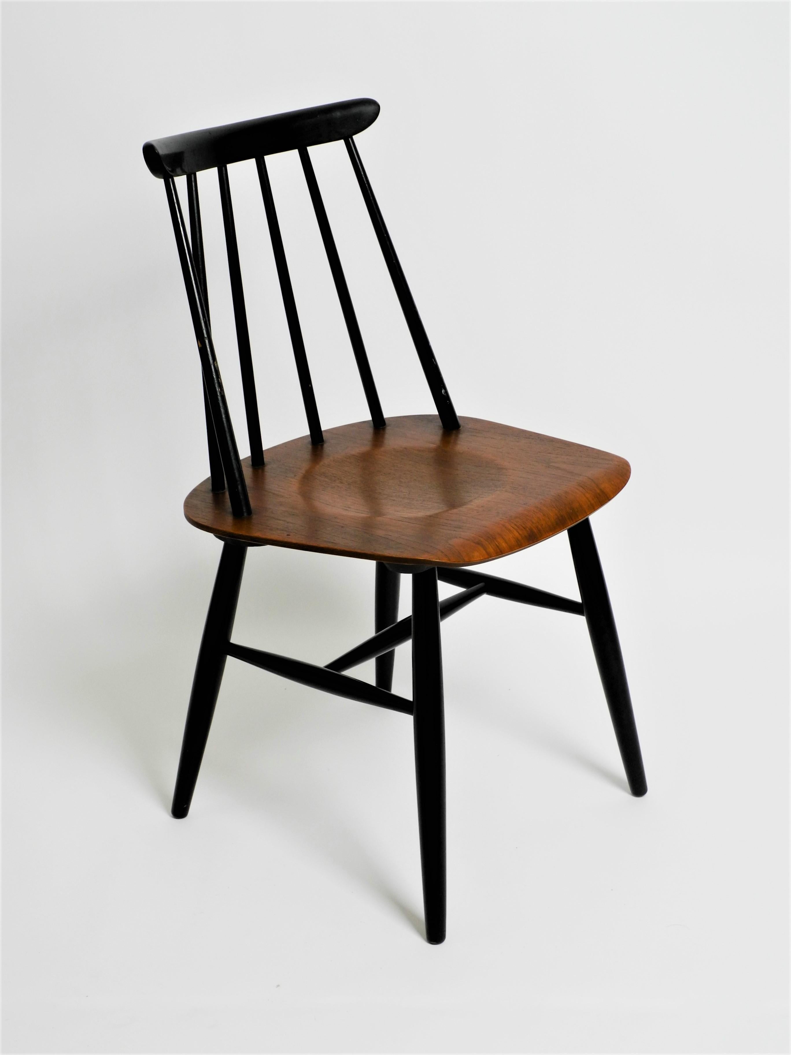 Original Fanett dining chair by Ilmari Tapiovaara for ASKO. From the 60's. With manufacturer's label on the bottom.

The chair is in a beautiful vintage condition. It has age-related signs of wear on the seat, backrest and legs. It is stable. The