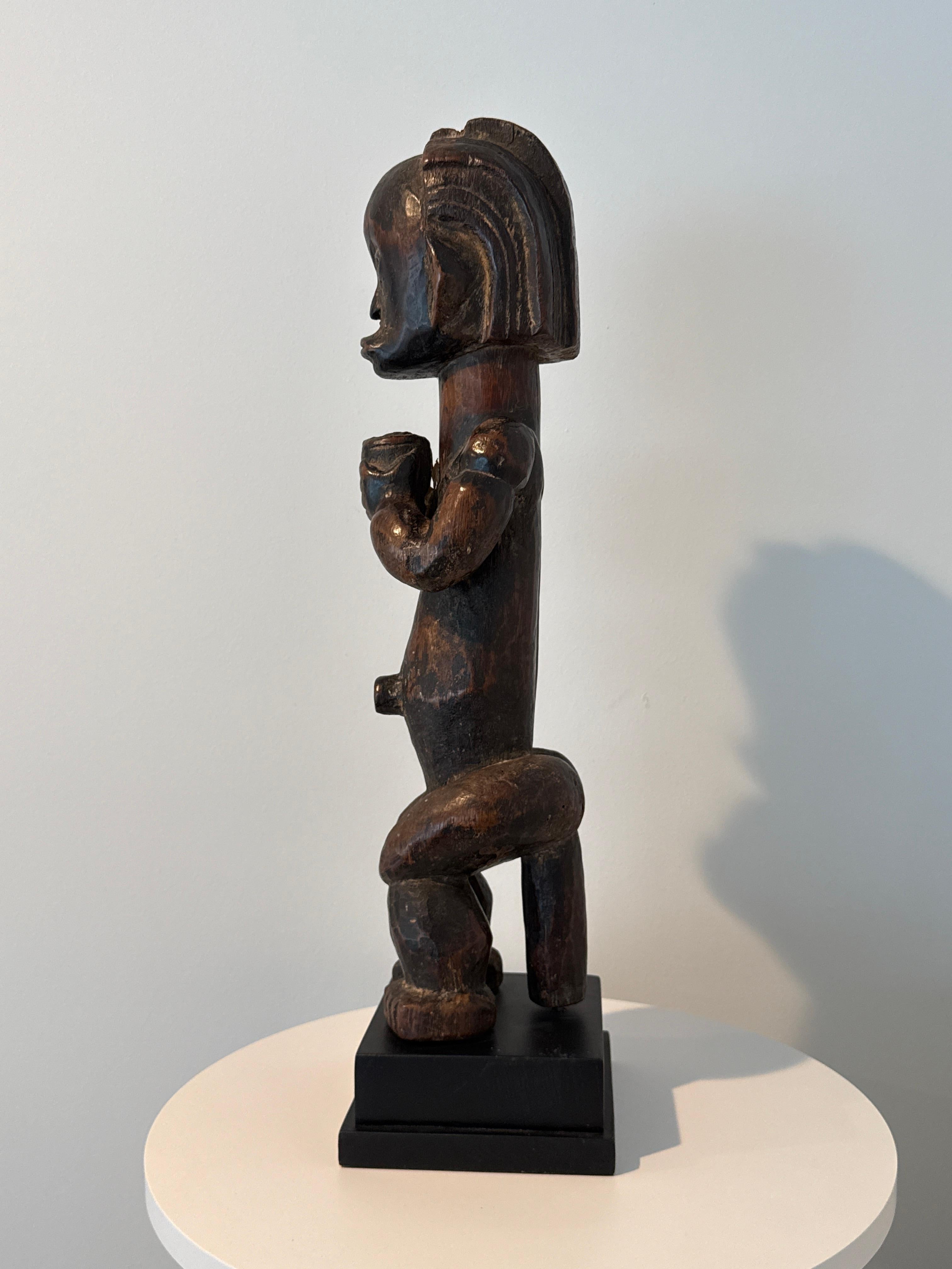 Metà XX secolo Figura reliquiaria maschile Fang (stile Bieri), sottogruppo Fang-Betsi, Gabon in vendita