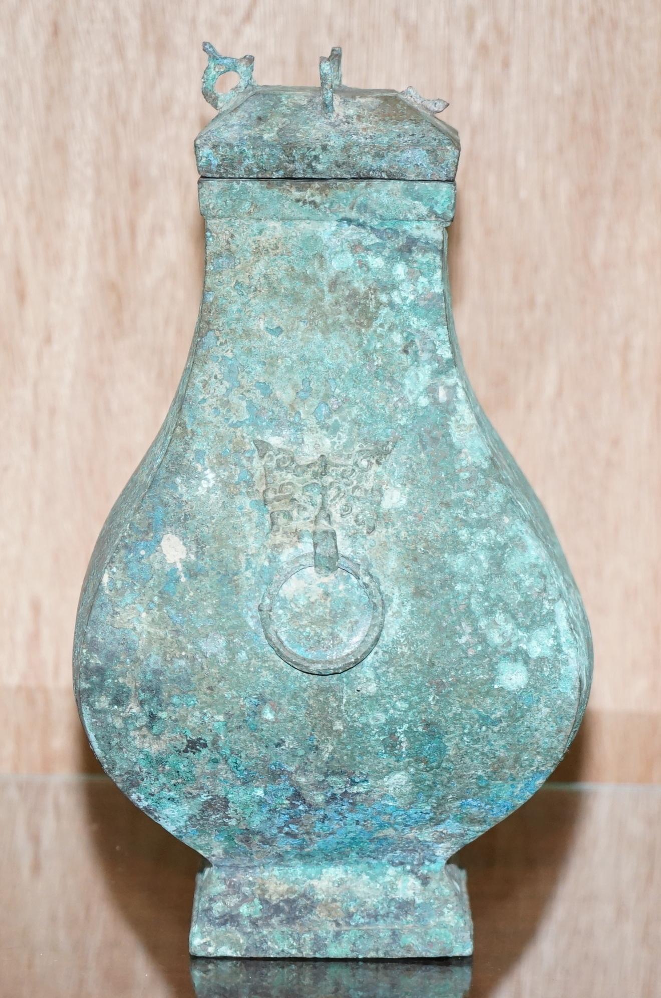 Chinois Fanghu Han Dynasty 206BC-220AD Chinese Bronze Ritual Wine Vessel Jug & Cover en vente
