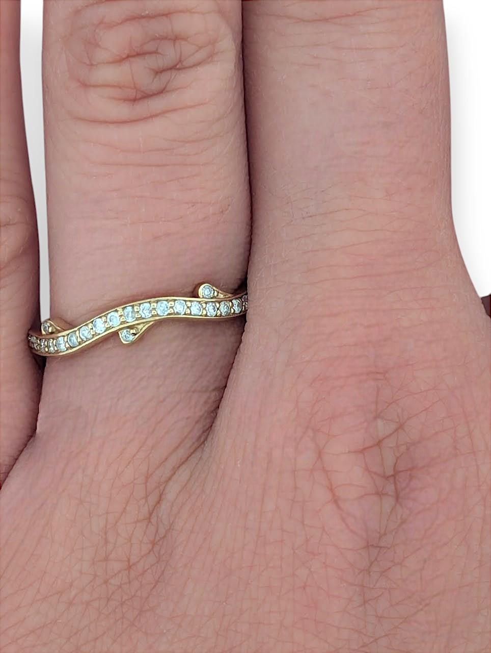 💎 Fannie  10K Gelbgold Diamantring - 0.33 CT, Größe 6.75

Der zeitlose und elegante Diamantring Fannie ist ein zartes, strahlendes Schmuckstück aus massivem 10-karätigem Gelbgold mit 0,33 Karat funkelnden Diamanten. Dieser Ring wurde für Liebhaber