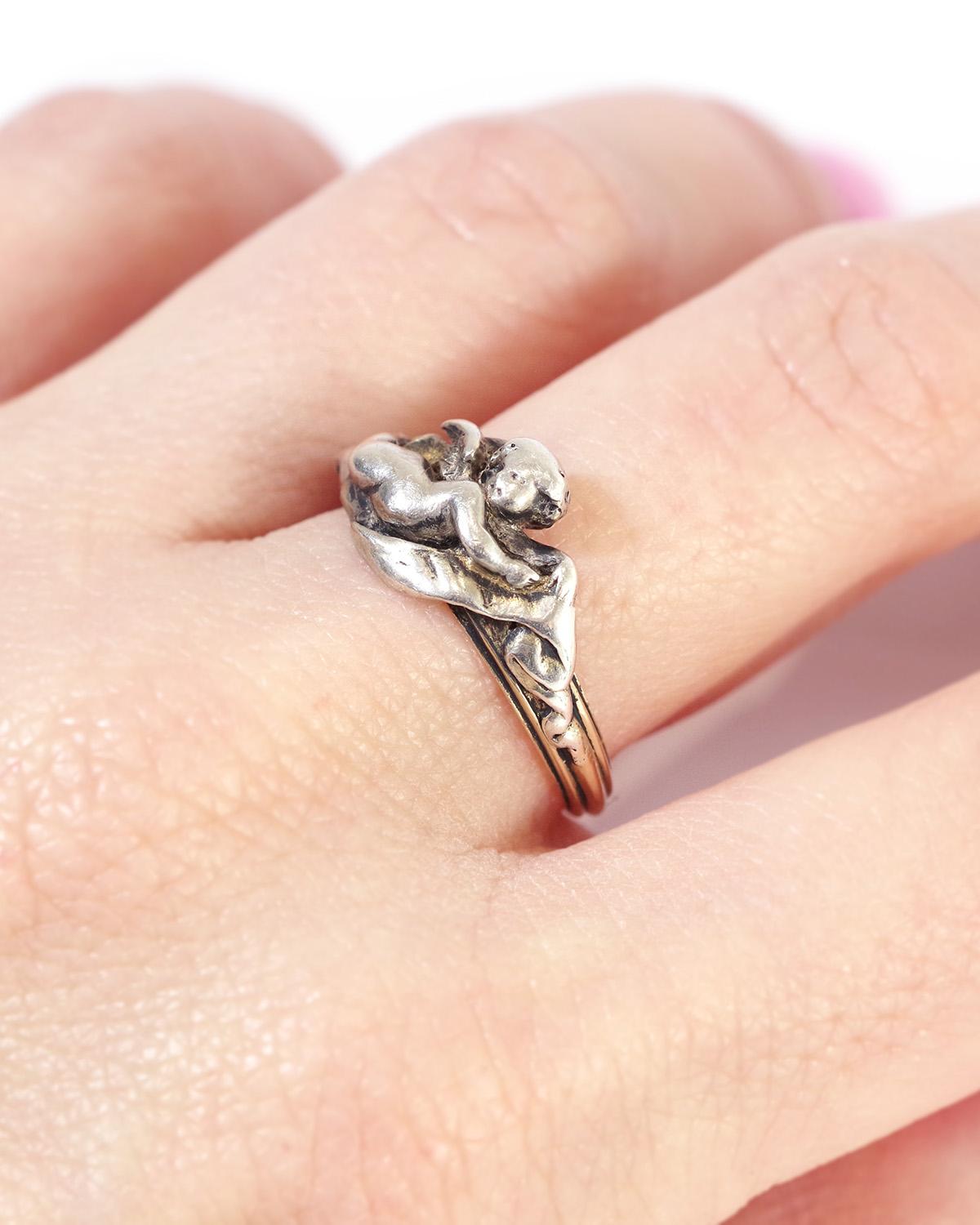 Signed Fannière Frères angel ring in 18 karat gold and silver, circa 1870 France For Sale 5