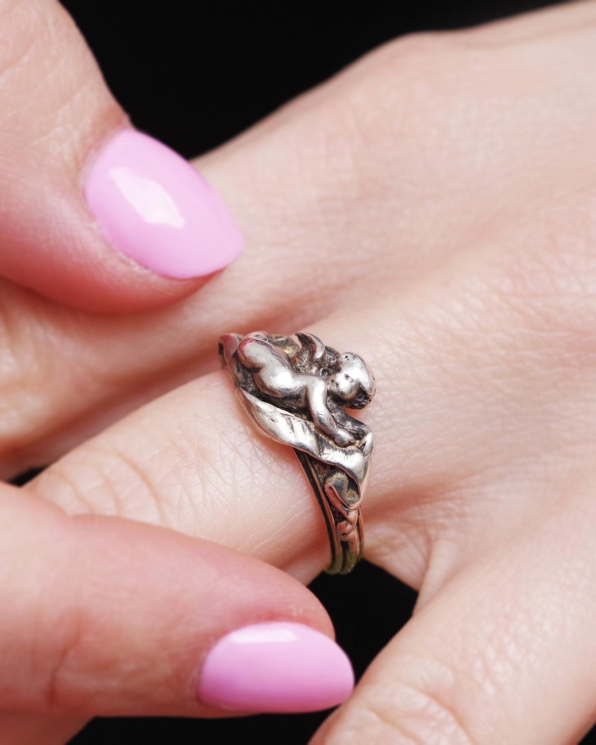 Victorian Signed Fannière Frères angel ring in 18 karat gold and silver, circa 1870 France For Sale