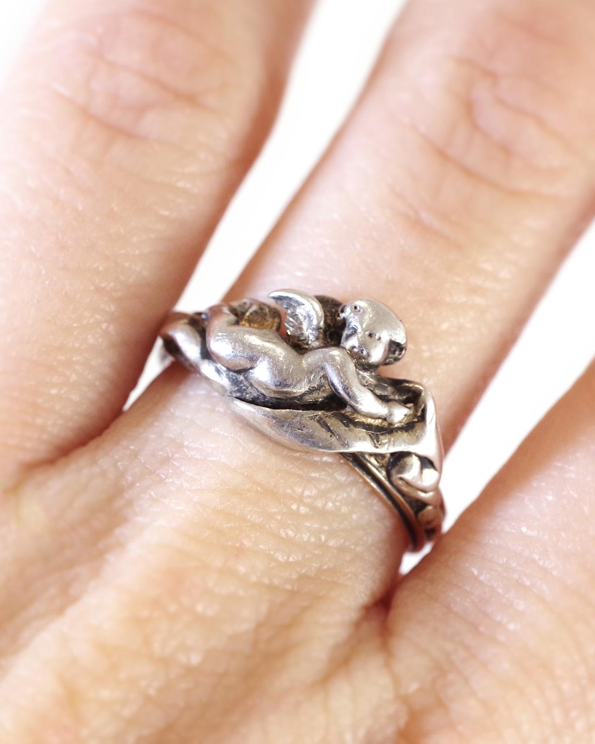 Signed Fannière Frères angel ring in 18 karat gold and silver, circa 1870 France For Sale 4