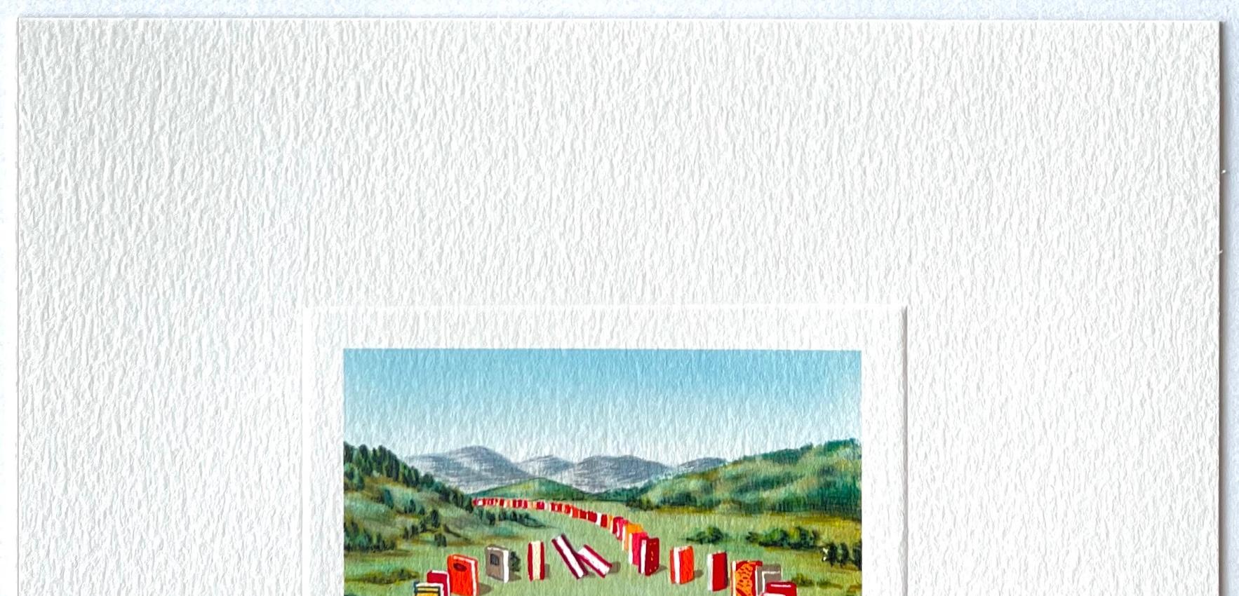 CÍRCULO DE LIBROS Litografía firmada, Mini paisaje Libros rojos, Llanuras verdes, Montañas - Landscape Print Gris de Fanny Brennan