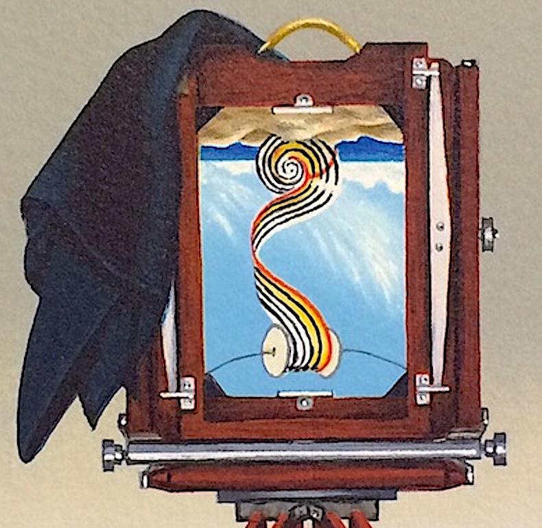 DEARDORFF Signierte Mini-Lithographie, Stillleben, Retro Großformatige Feldkamera, Retro (Surrealismus), Print, von Fanny Brennan