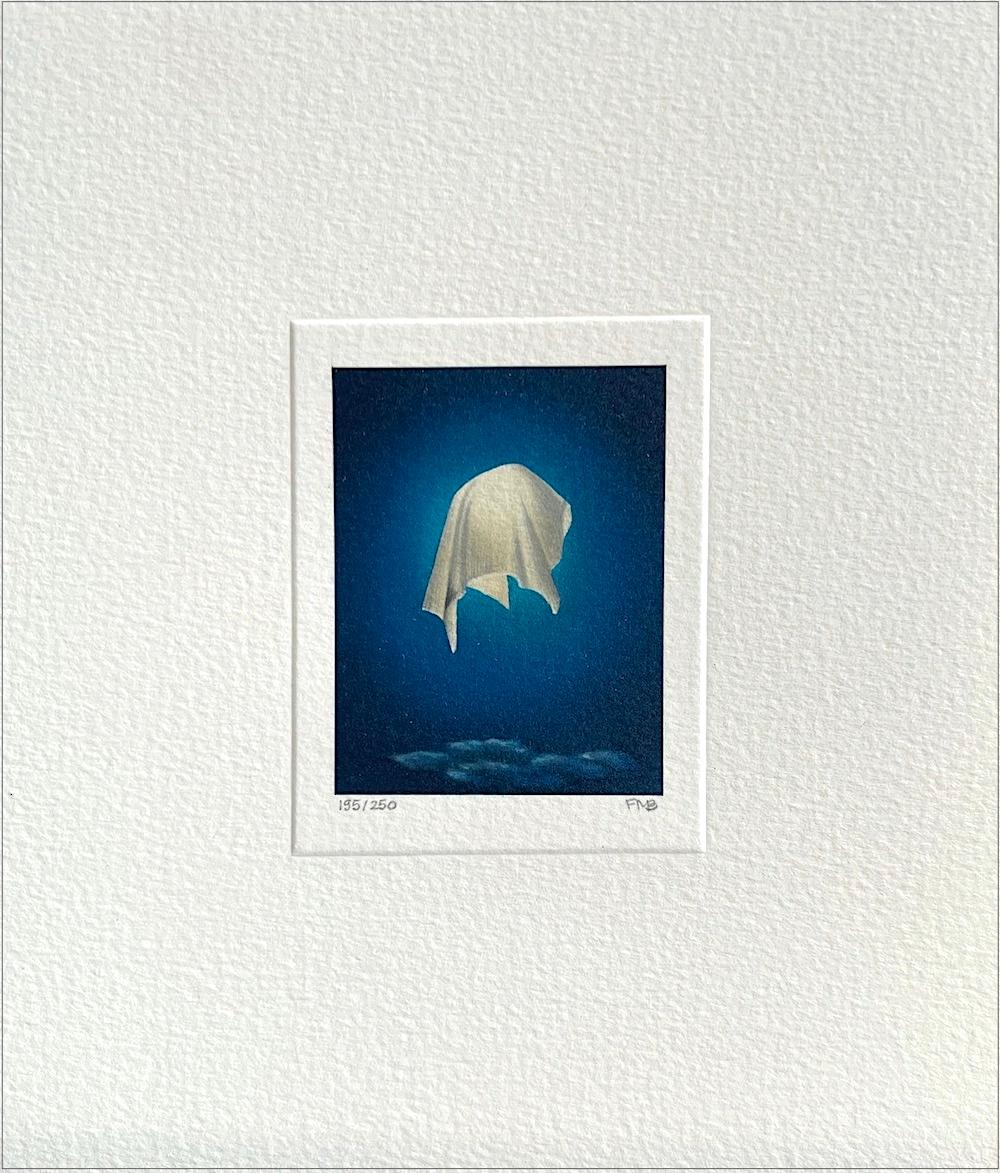 ECLIPSE Litografía firmada, Retrato celeste, Luna envuelta, Cielo azul medianoche - Print de Fanny Brennan