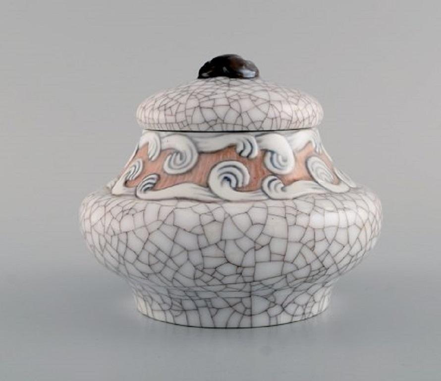 Fanny Garde for Bing & Grøndahl. Art Nouveau lidded jar in crackled porcelain,
Early 20th century
Measures: 14.5 x 12.5 cm.
In excellent condition.
Signed.
1st factory quality.