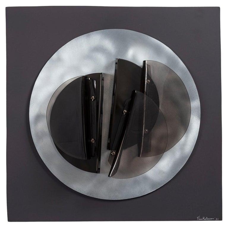Assembler Gris. Wall sculpture. by Fanny Finkelman Szyller
Acrylics, aluminum, screws, and painted metal ring on aluminum
Dimensions:  52 H x 52 W x 16D cm.

2021

______
Fanny Finkelman's sculptures are the result of a continuing exploration of the