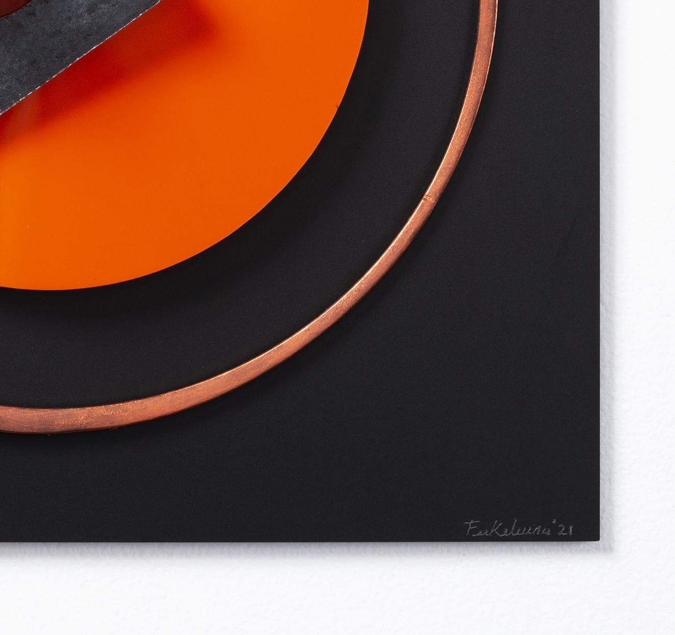 Montador Naranja N°2. Escultura mural abstracta de técnica mixta en venta 1