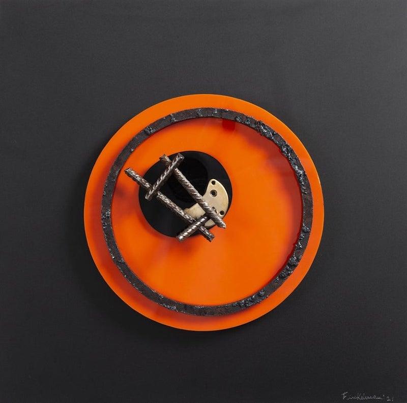 Assembler Naranja N°3. Wall sculpture
Acrylics, aluminum, screws, and painted metal ring on aluminum
Dimensions:  40 H x 40 W x 9 D cm.
2021

______
Fanny Finkelman's sculptures are the result of a continuing exploration of the many materials that