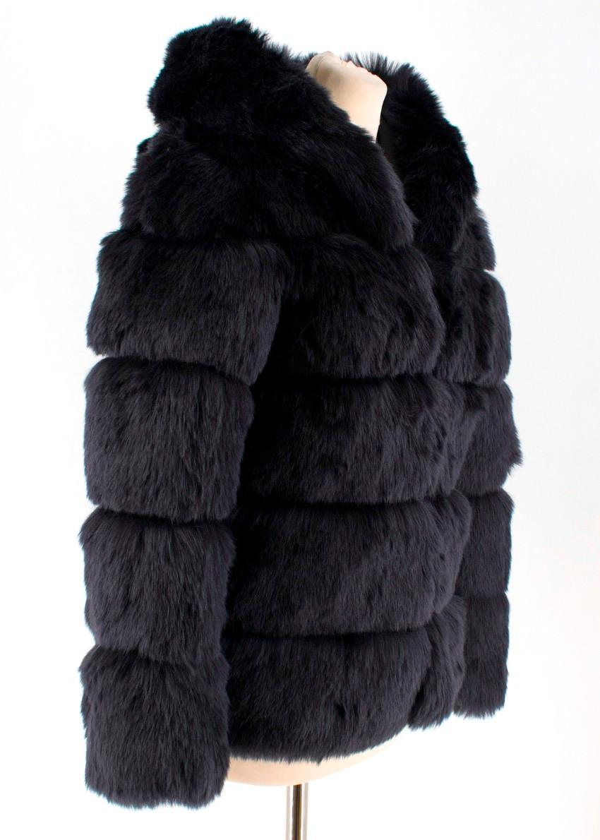 Fanpu Guizhen Navy Faux Fur Coat
 
 - Navy Blue Coat
 - Hooded
 - Faux Fur
 - Faux Leather detailing
 - Hook and eye fastening at center front
 - Mid-weight
 
 Please note, these items are pre-owned and may show some signs of storage, even when