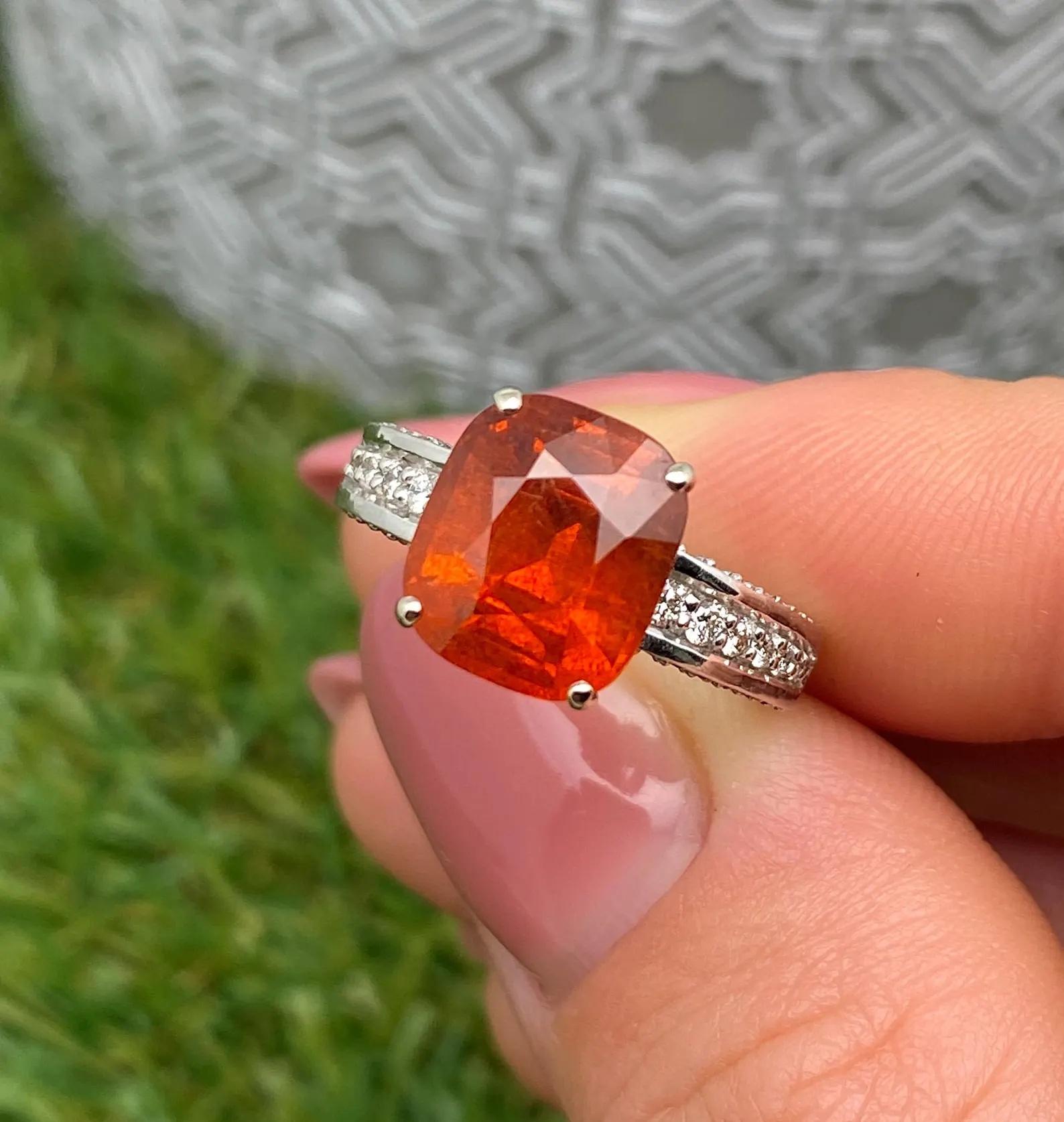 Fanta Garnet 5.35Ct and Diamonds natural gems Ring, 14 Karat White Gold, 7US For Sale 5
