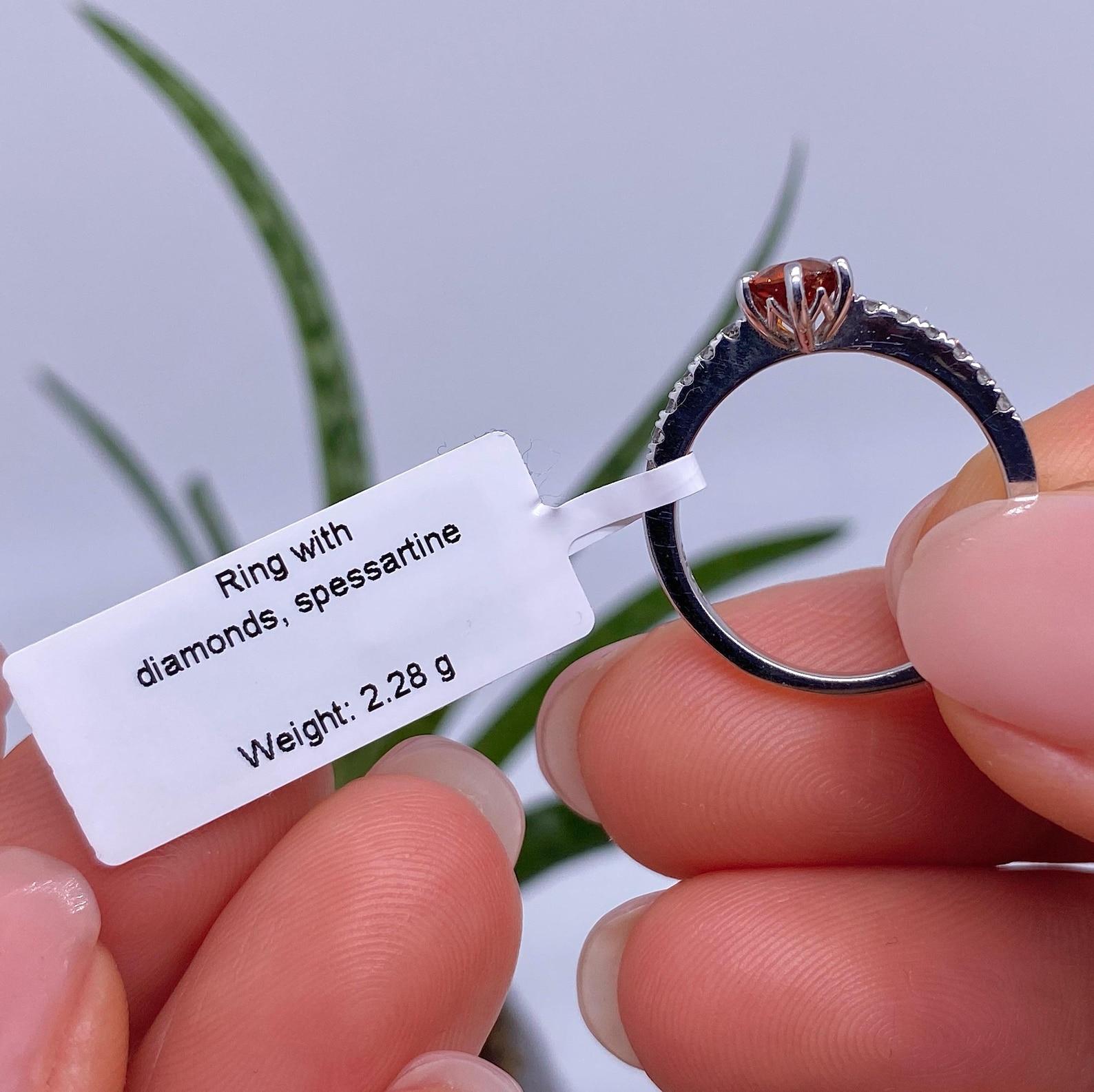 Anillo de gemas naturales Fanta Granate y Diamantes, Oro Blanco de 14 Kilates, 7US, Certificado en venta 1
