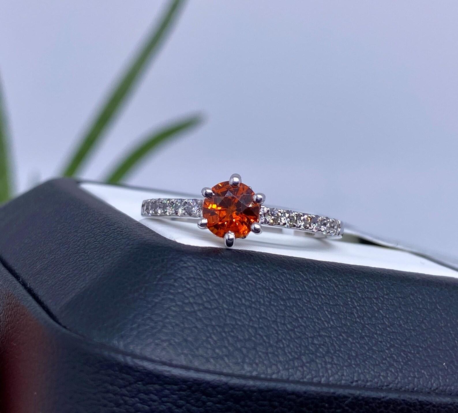 Anillo de gemas naturales Fanta Granate y Diamantes, Oro Blanco de 14 Kilates, 7US, Certificado en venta 4