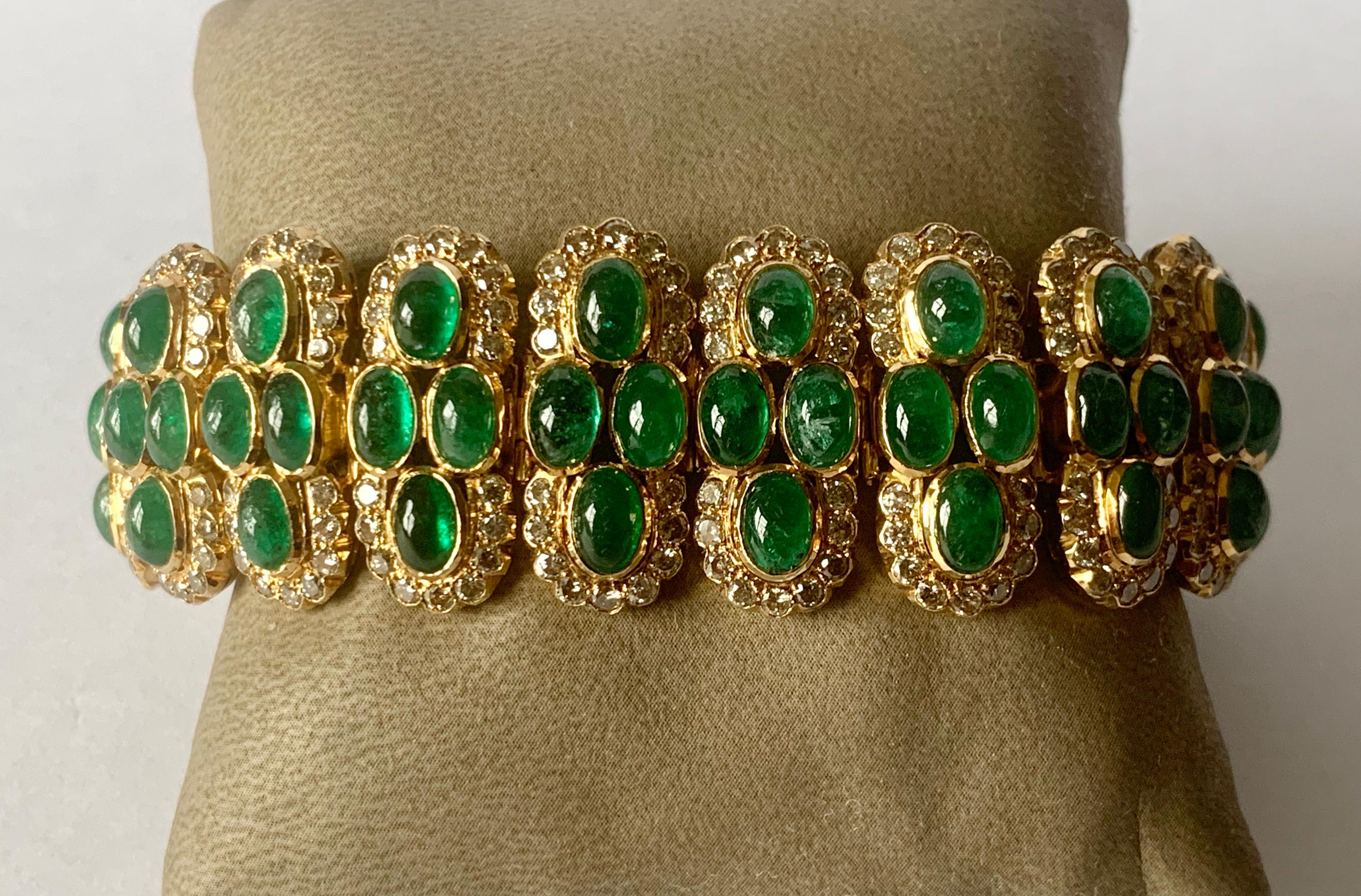 Contemporary Fantastic 18 Karat Yellow Gold Emerald and Diamond Bracelet For Sale