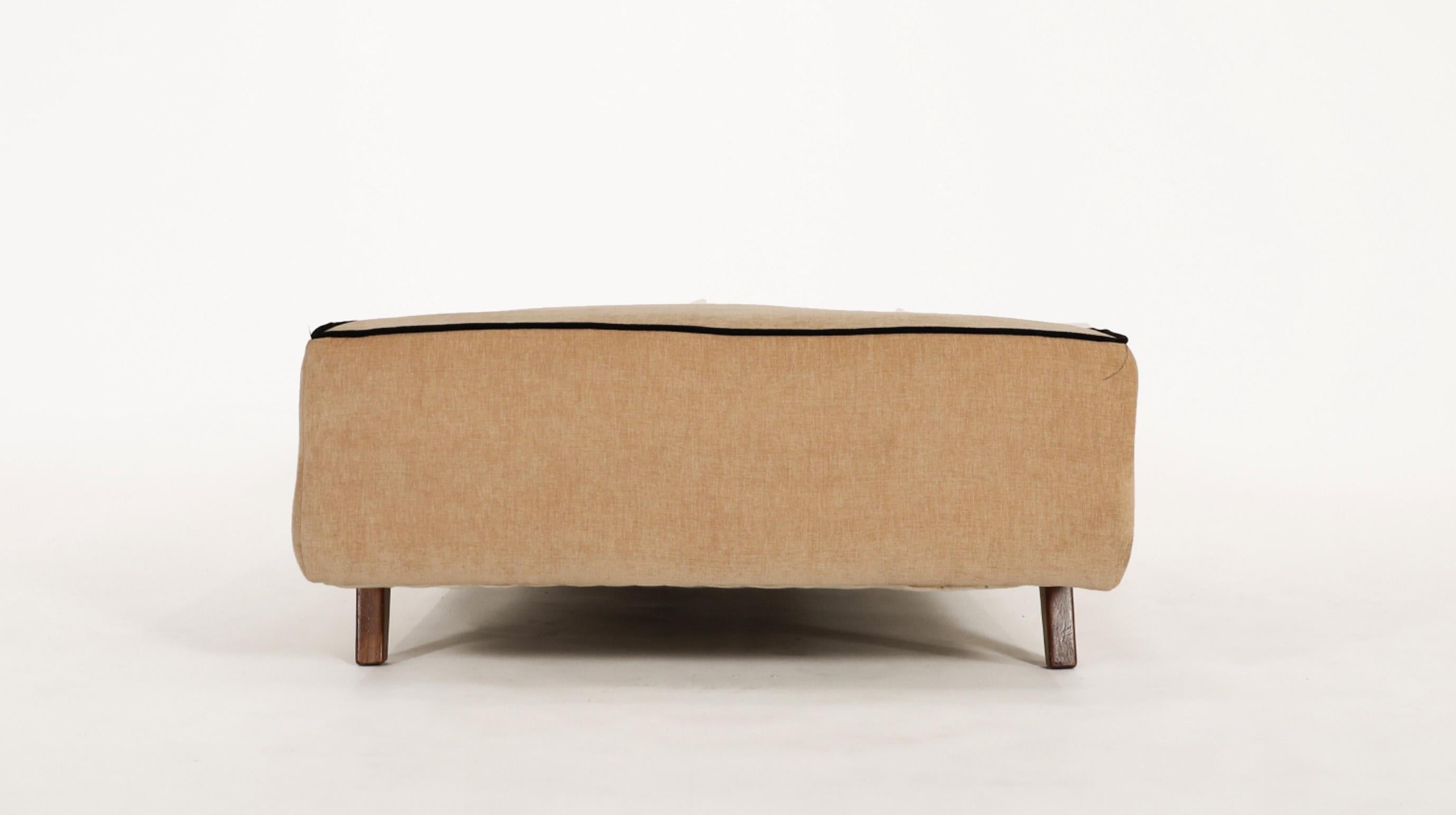 Moderno Fantastico letto da giorno Pierre Jeanneret del 1950 in vendita
