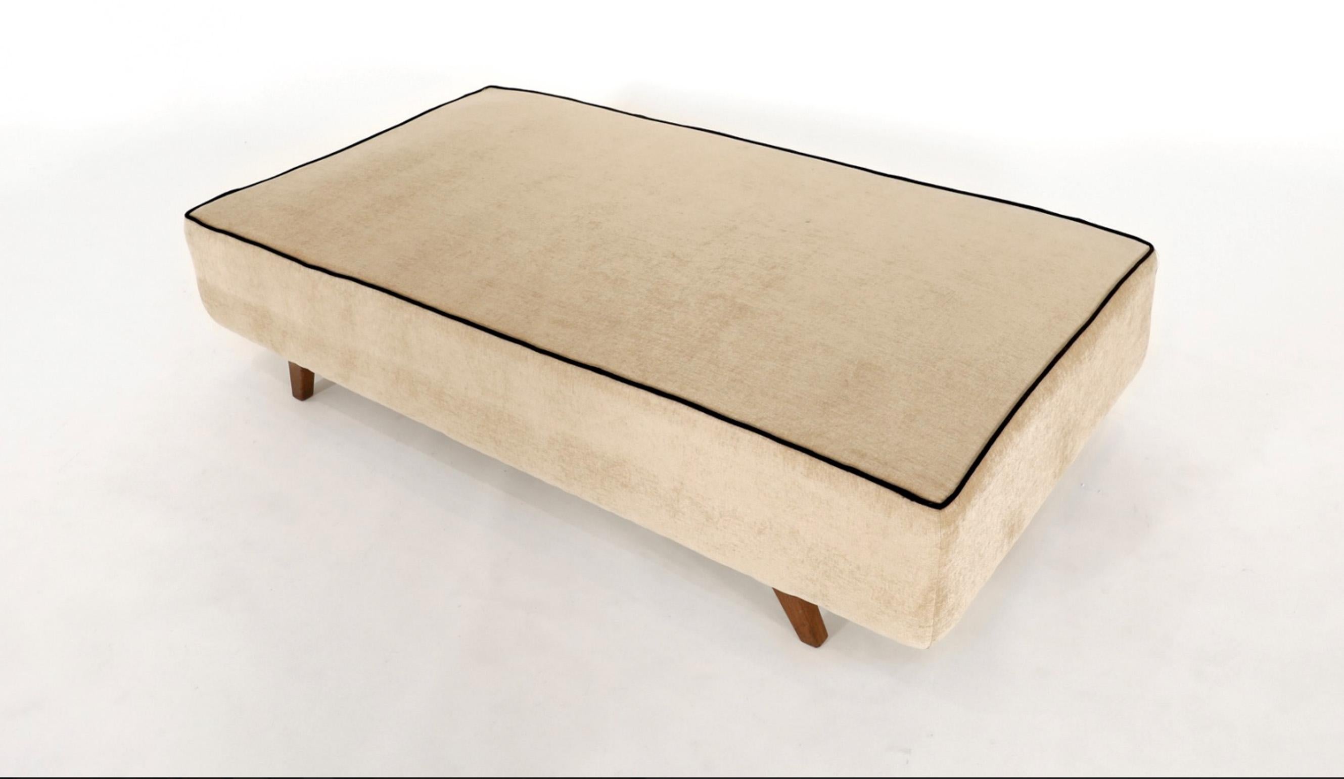 Indiano Fantastico letto da giorno Pierre Jeanneret del 1950 in vendita