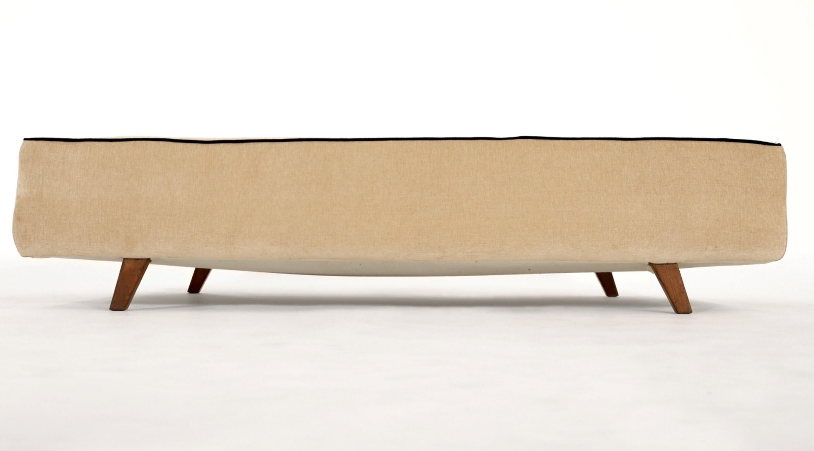 Fantastico letto da giorno Pierre Jeanneret del 1950 in vendita 1