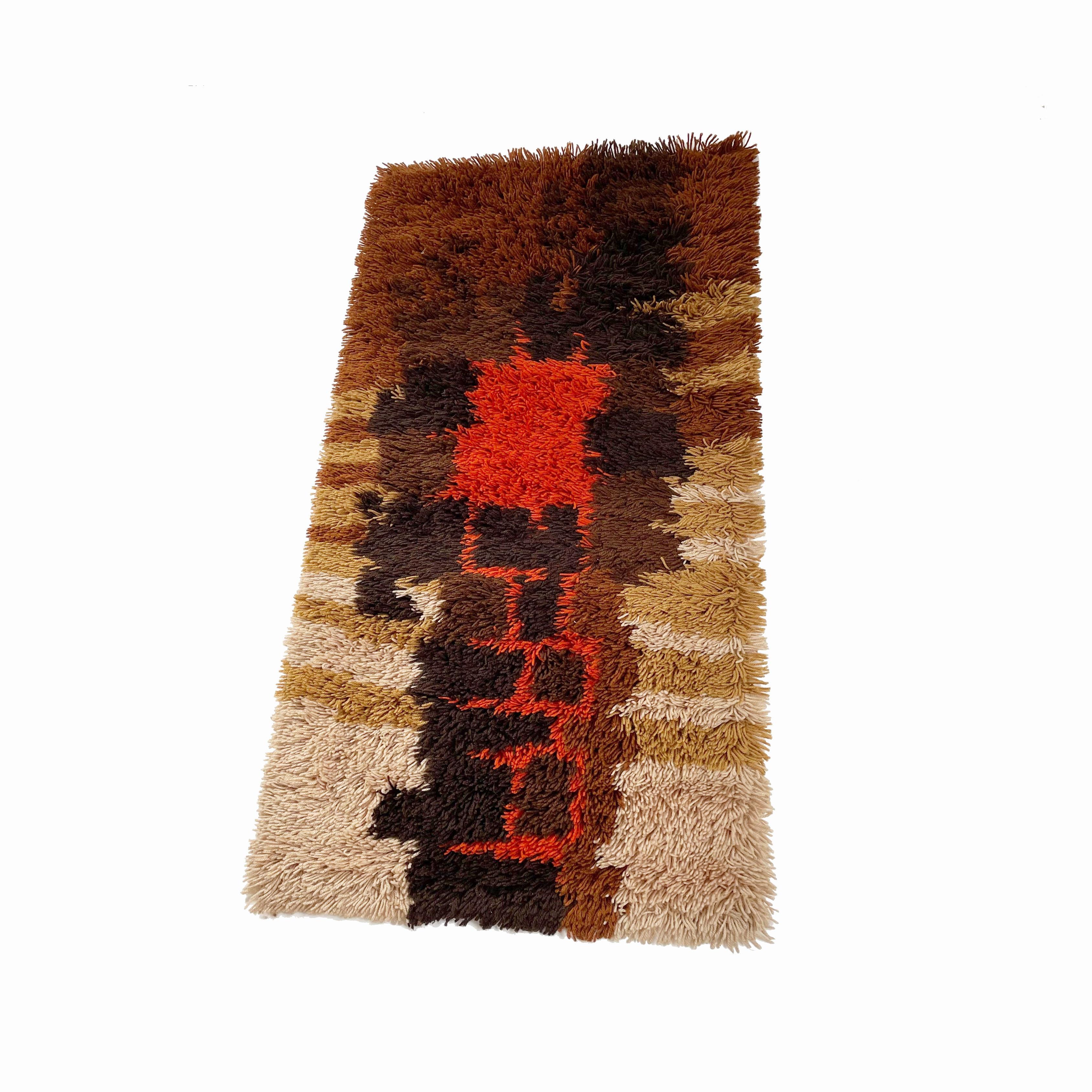 Article:

high pile rug 


Decade:

1970s


Origin:

Netherlands


Producer:

Desso, Netherlands



This rug is a great example of 1970s Pop Art interior. Made in high quality weaving technique. This high quality Rya rug was