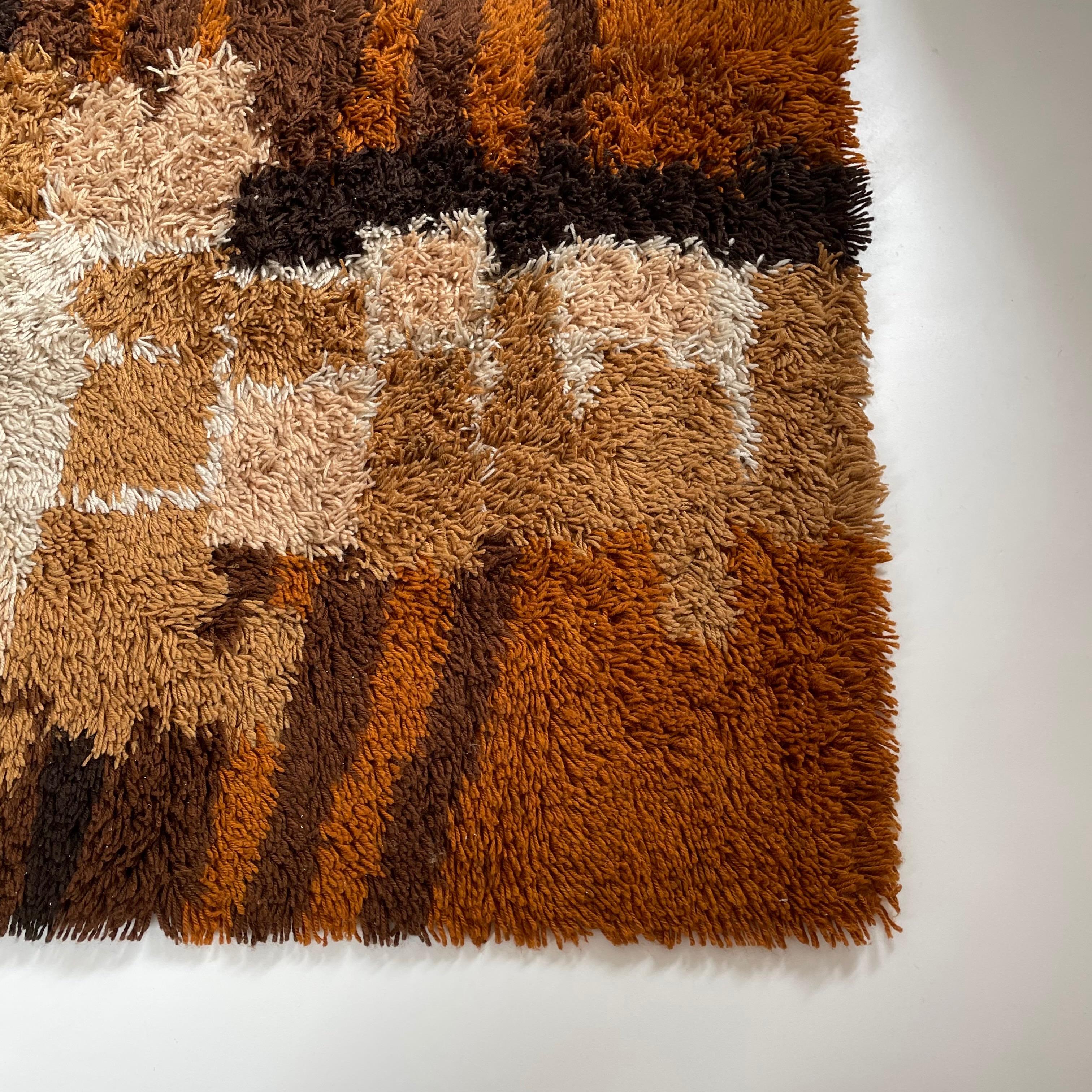 Fantastique tapis Rya à poils hauts moderniste multicolore des années 1970 par Desso, Pays-Bas en vente 5