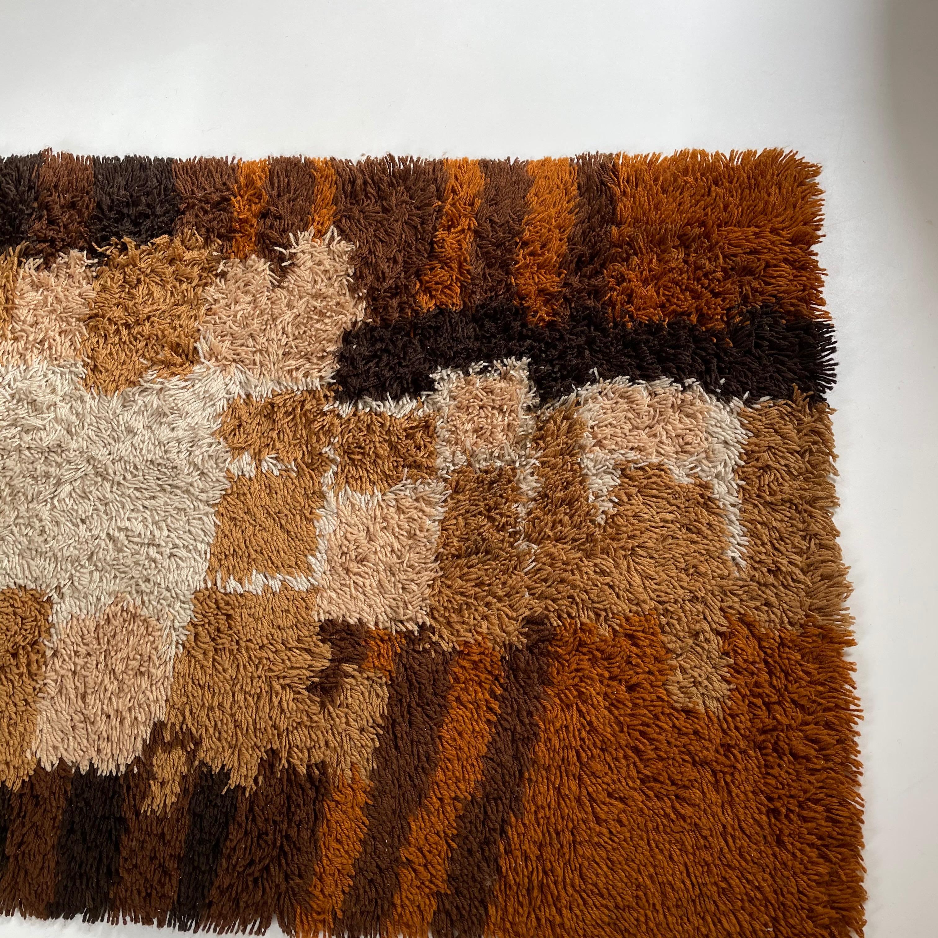 Fantastique tapis Rya à poils hauts moderniste multicolore des années 1970 par Desso, Pays-Bas en vente 6