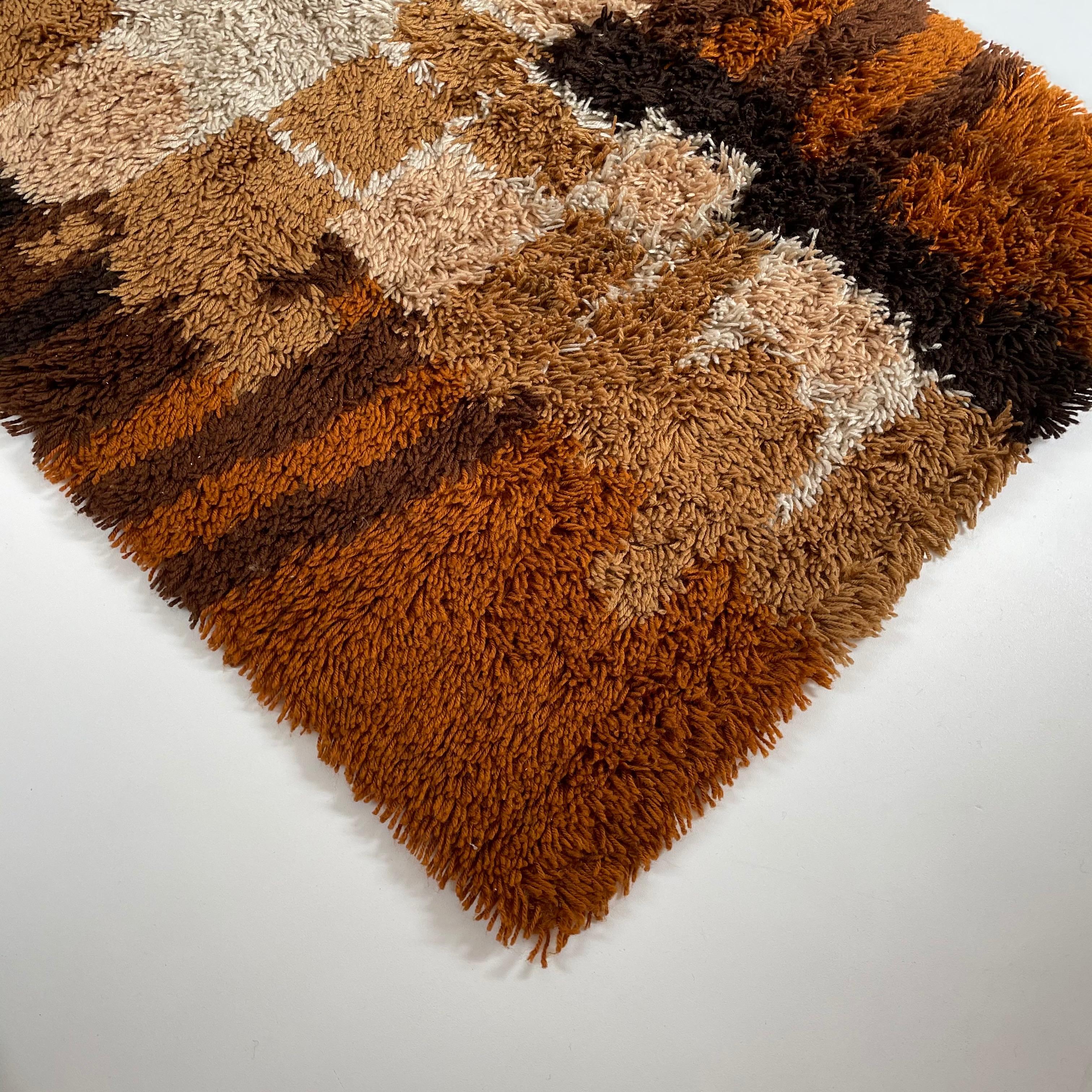 Fantastique tapis Rya à poils hauts moderniste multicolore des années 1970 par Desso, Pays-Bas en vente 7