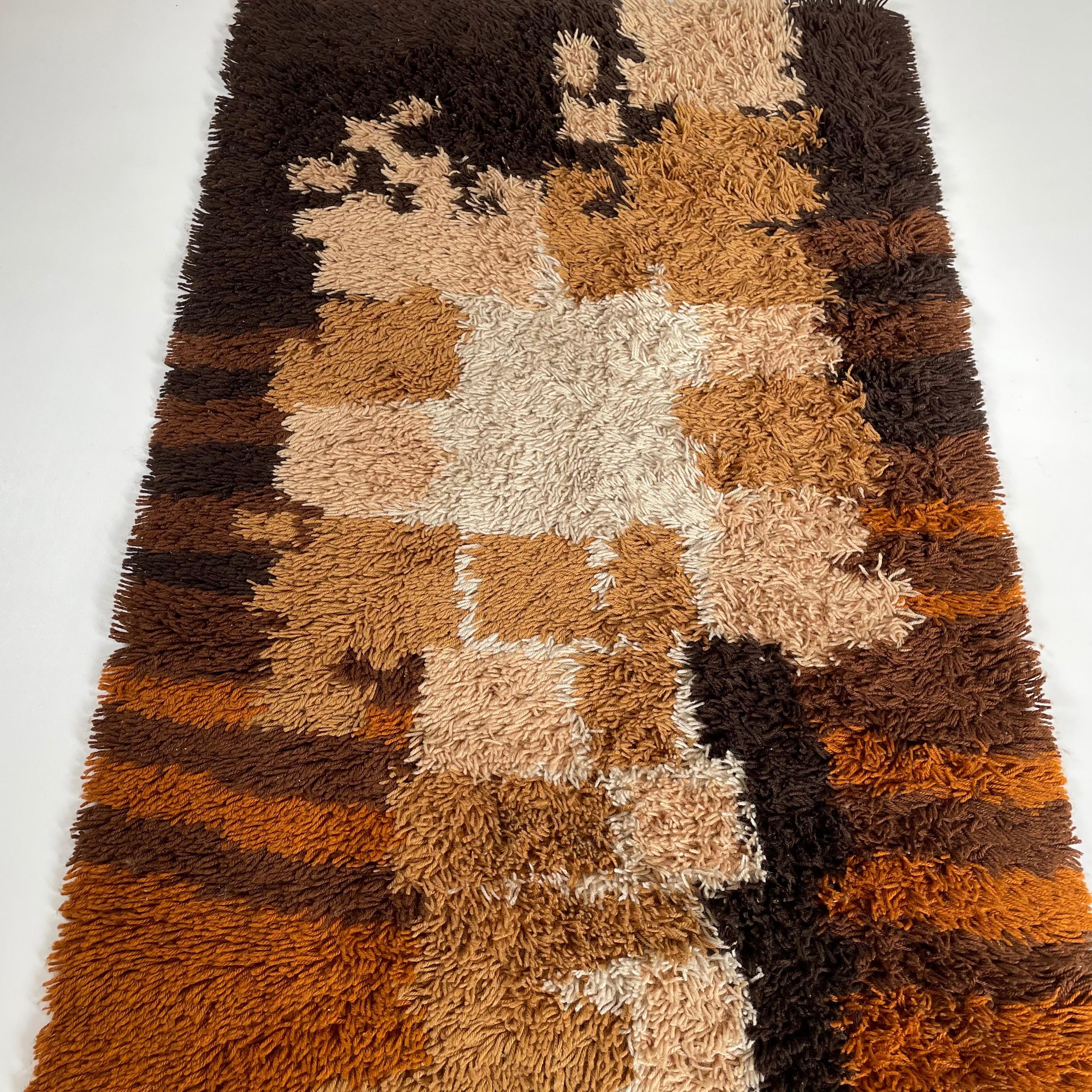 Modernistischer mehrfarbiger Rya-Teppich mit hohem Flor aus den 1970er Jahren von Desso, Niederlande im Angebot 8