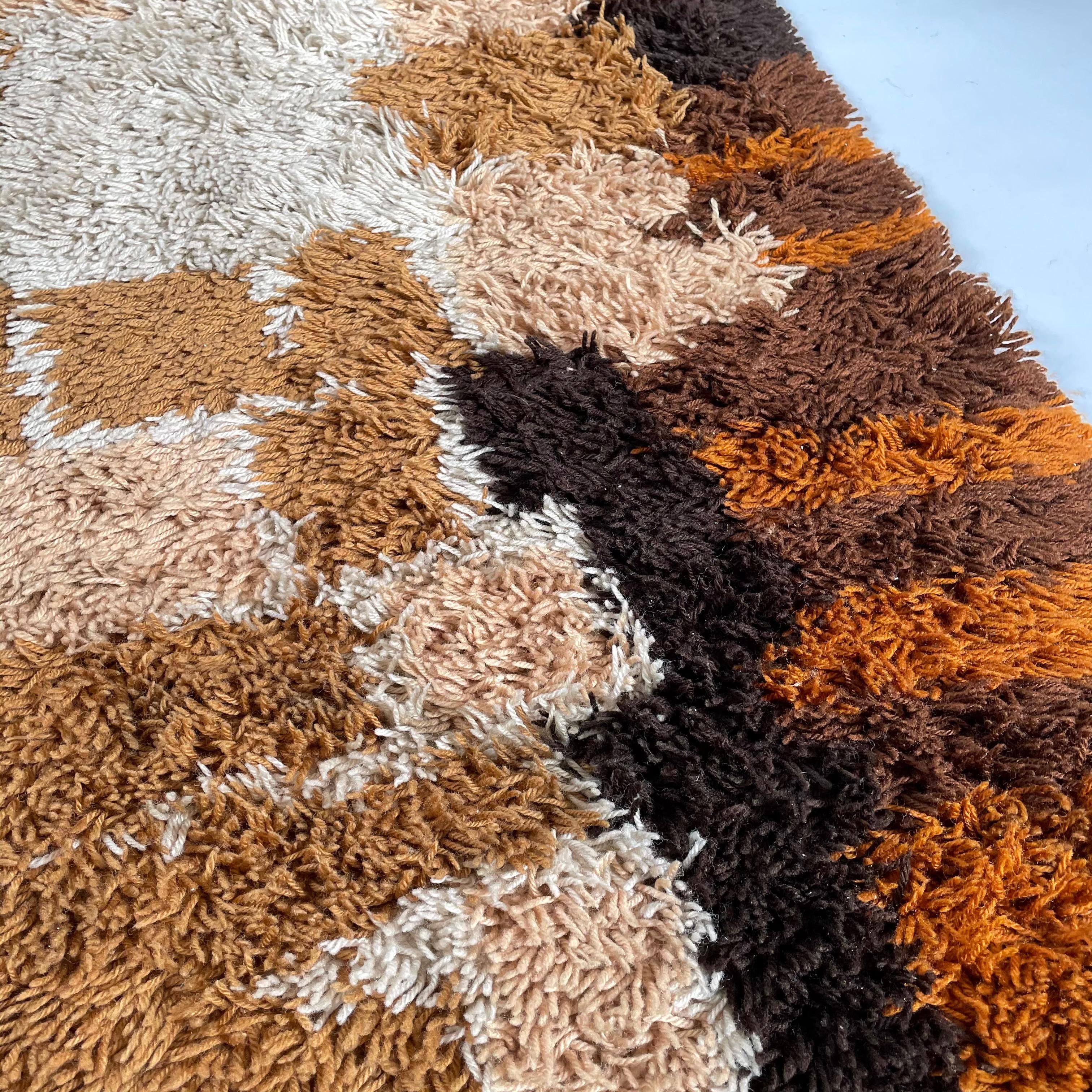Fantastique tapis Rya à poils hauts moderniste multicolore des années 1970 par Desso, Pays-Bas en vente 10