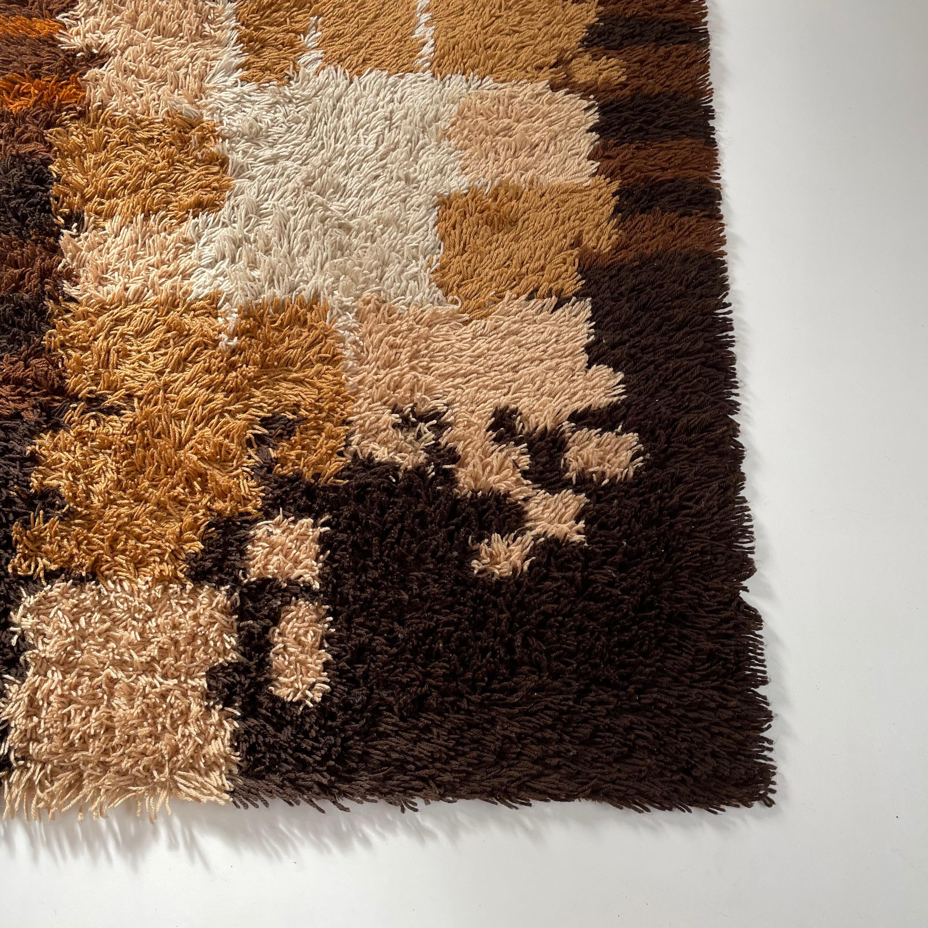 Fantastique tapis Rya à poils hauts moderniste multicolore des années 1970 par Desso, Pays-Bas Bon état - En vente à Kirchlengern, DE