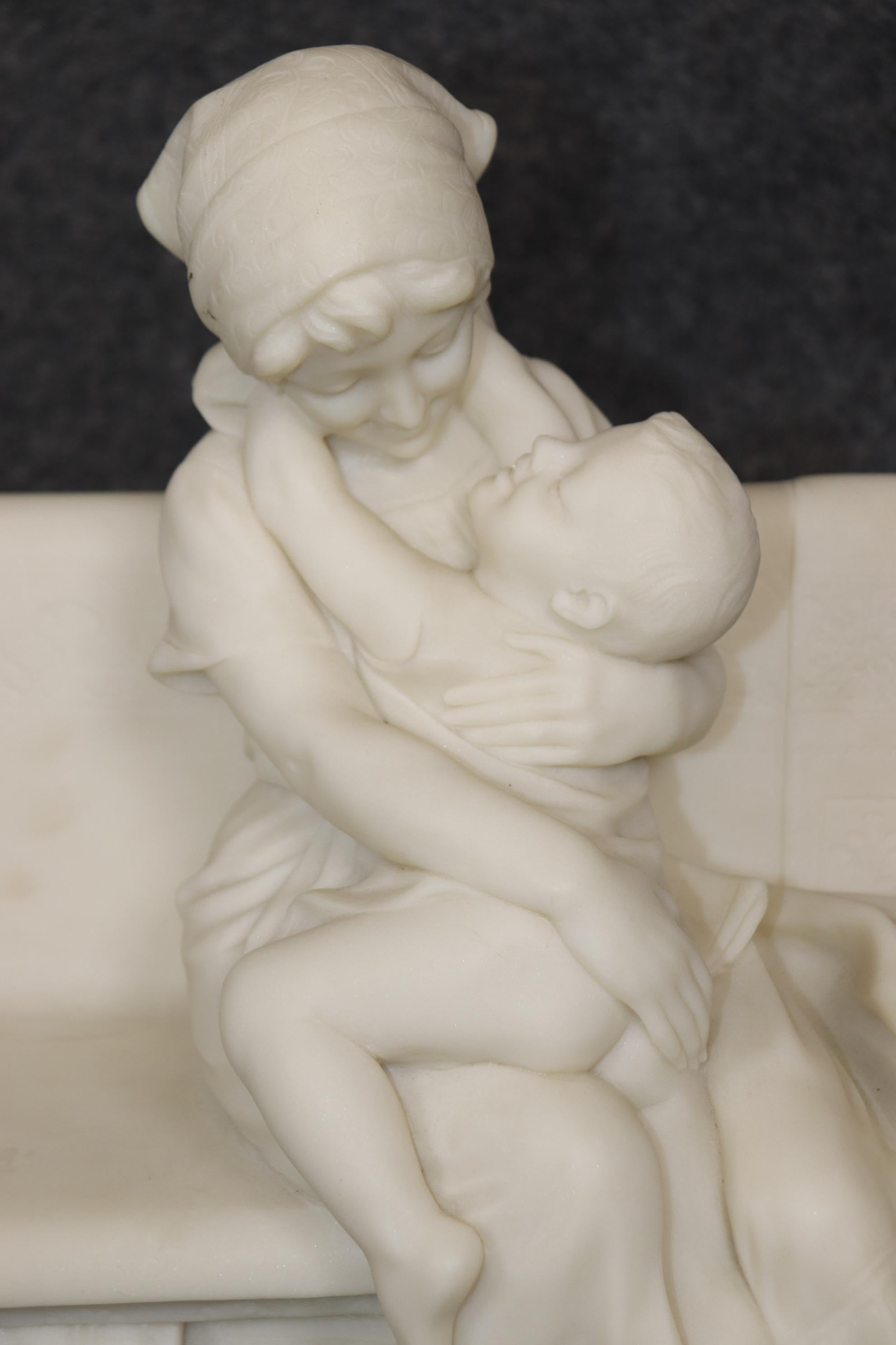 Fantastica scultura in alabastro del XIX secolo di Mother & Child di Antonio Frilli 3
