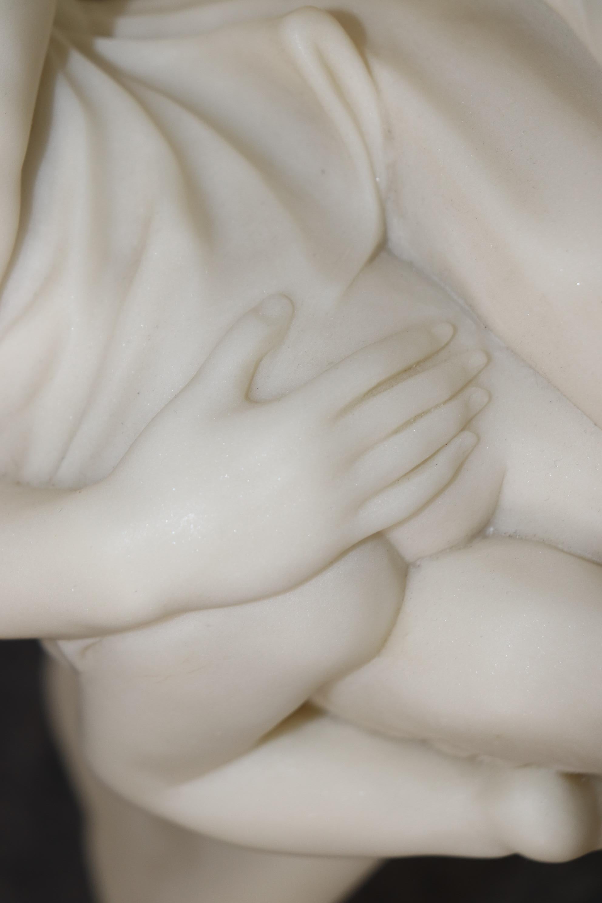 Italiano Fantastica scultura in alabastro del XIX secolo di Mother & Child di Antonio Frilli