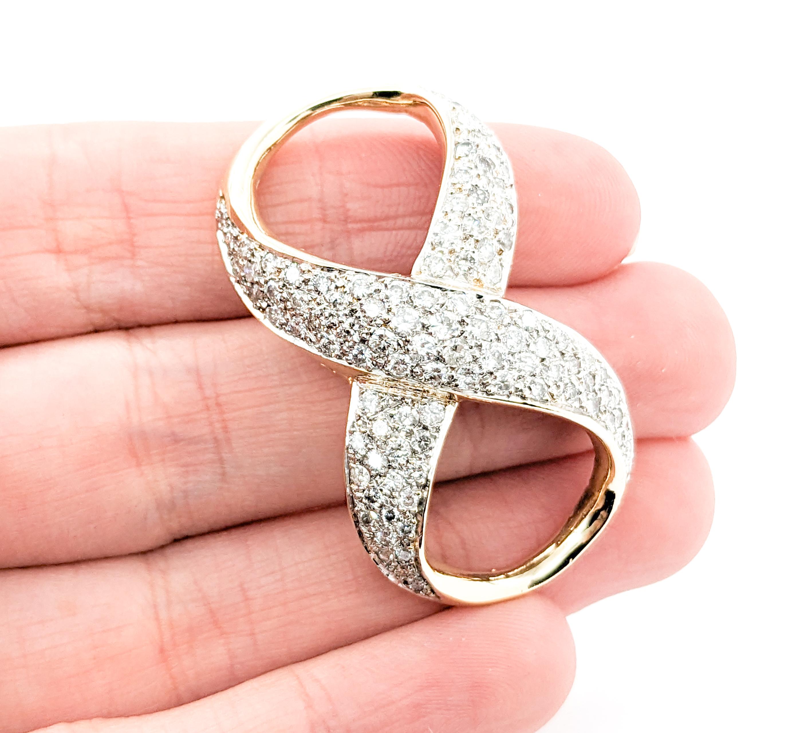 Fantastico ciondolo infinito con diamanti a pavé da 2,00 carati in oro giallo

Ti presentiamo questo bellissimo ciondolo a scorrimento, meticolosamente realizzato in lussuoso oro giallo 14k. Questo elegante pendente a forma di infinito con pavé è