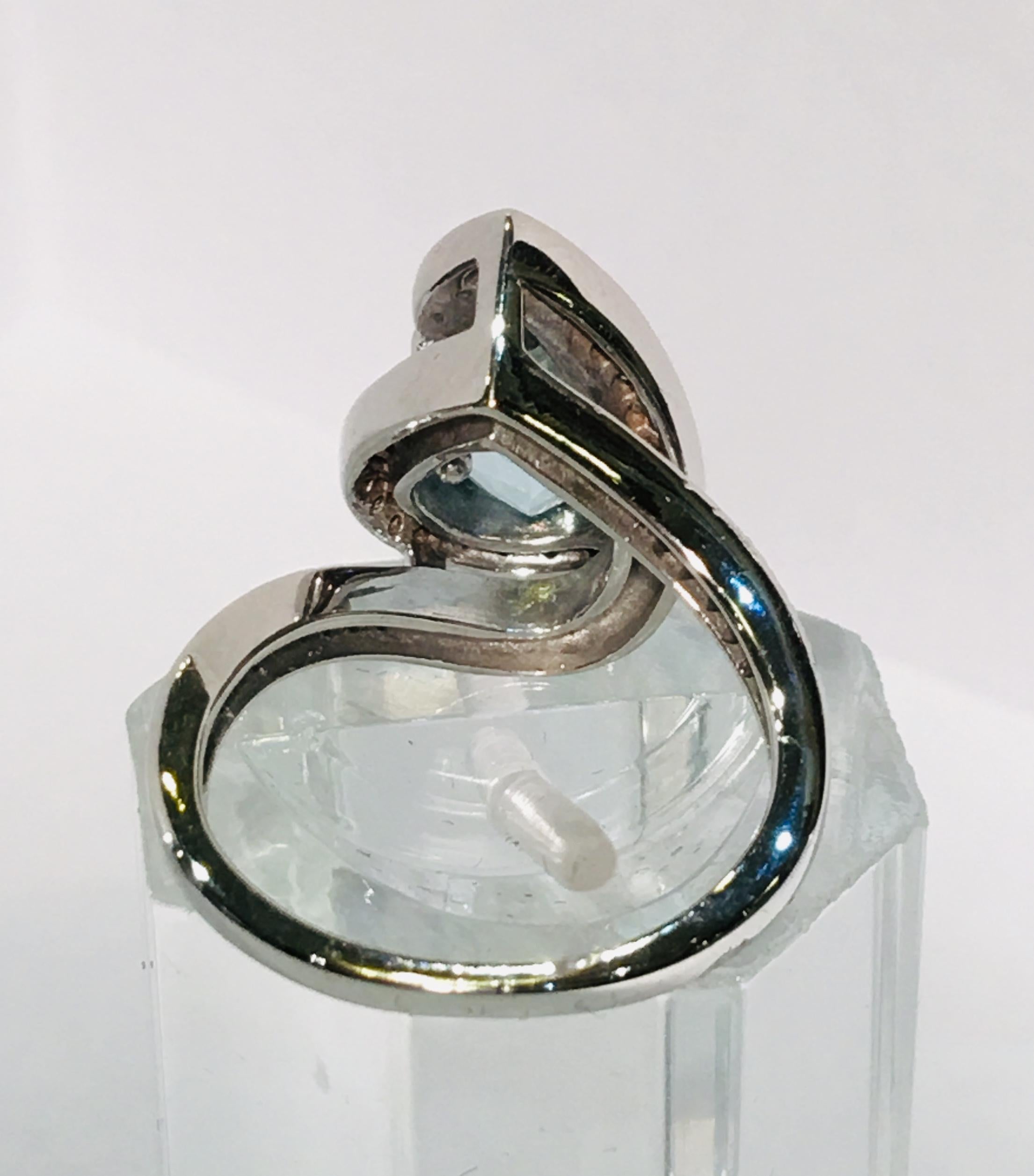 Fantastic 2.6 Carat Pear Cut Aquamarine Diamond Modern Swirl 18 Karat Ring 5