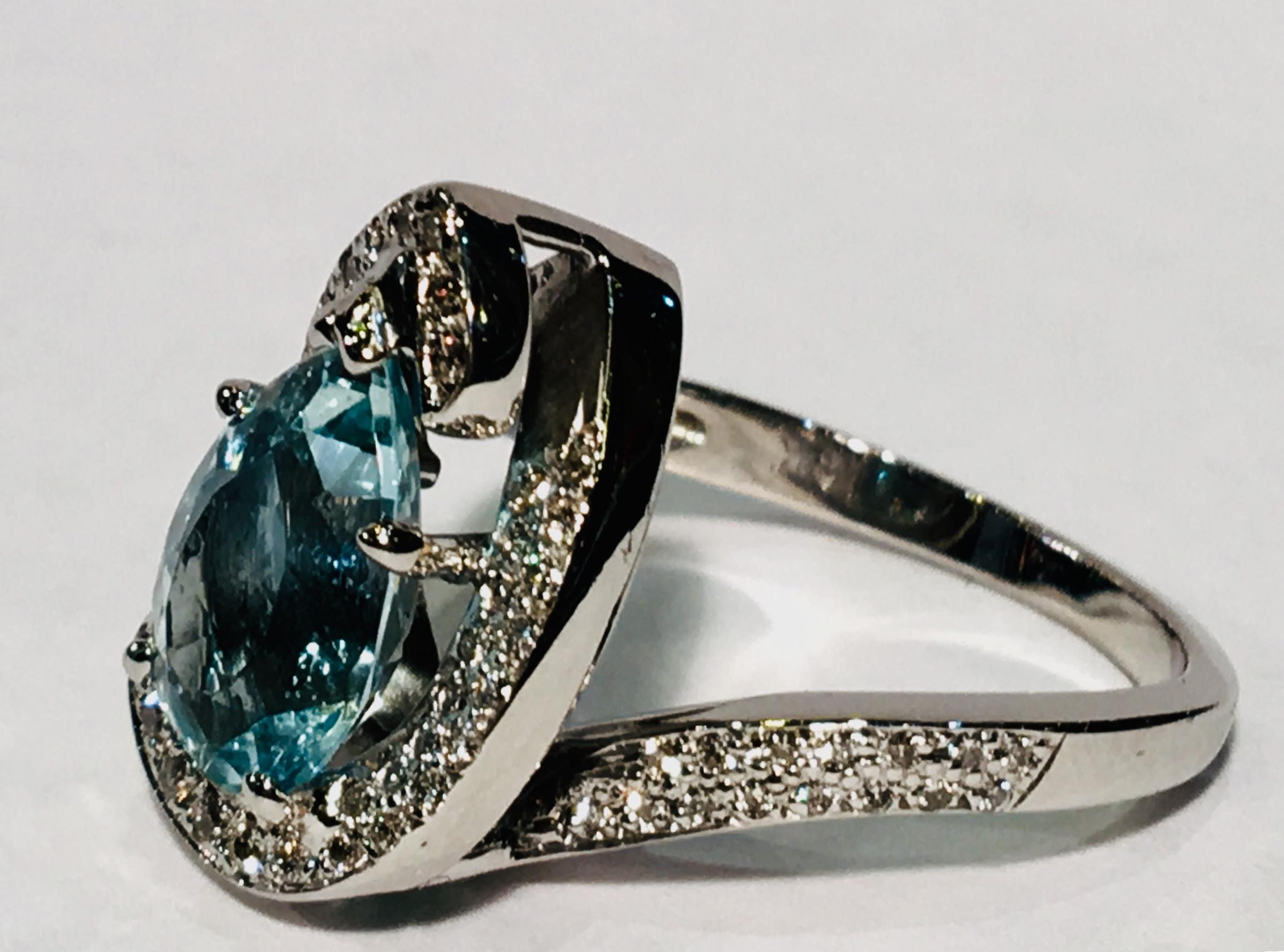 Fantastic 2.6 Carat Pear Cut Aquamarine Diamond Modern Swirl 18 Karat Ring In Excellent Condition In Tustin, CA