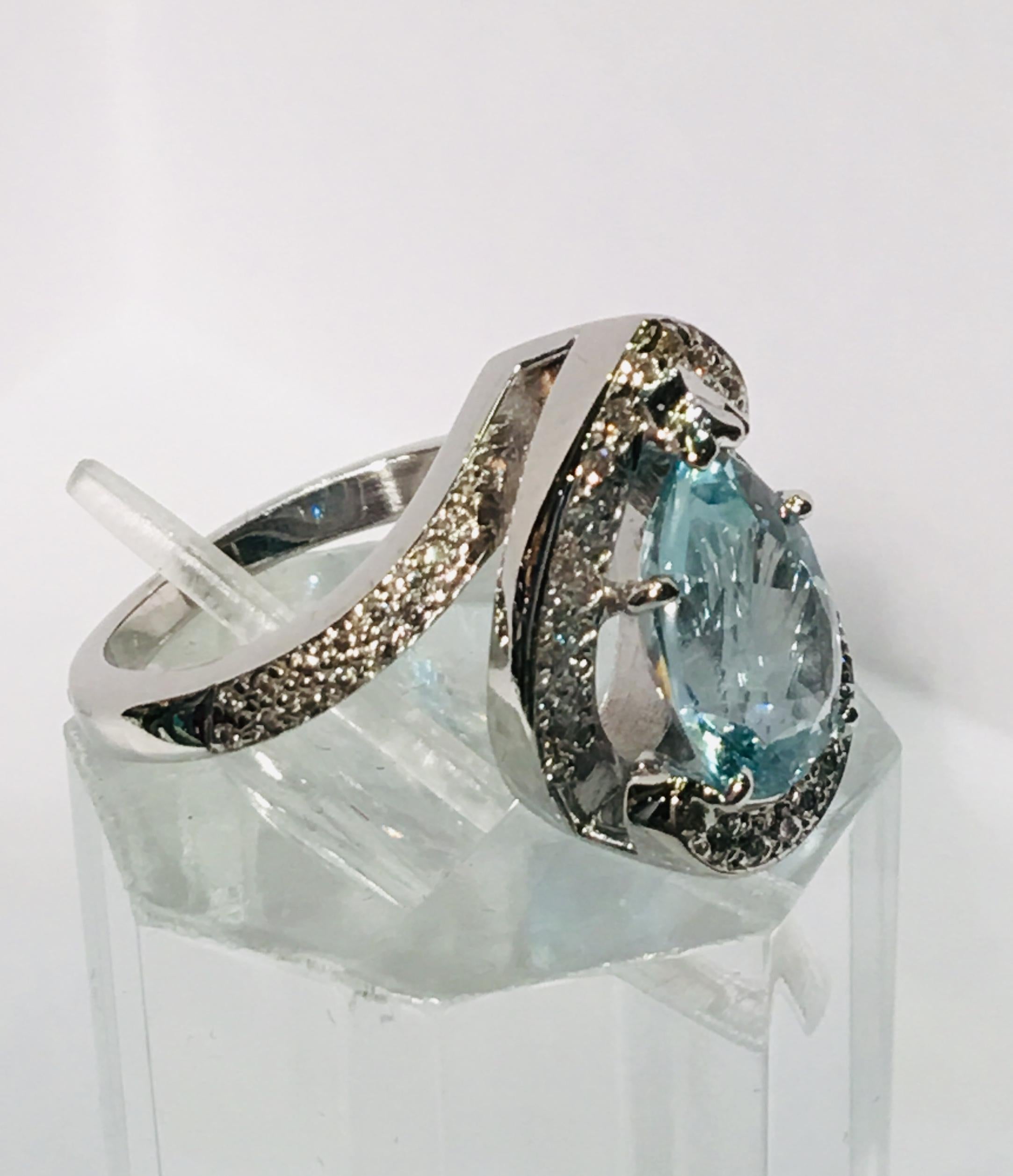 Fantastic 2.6 Carat Pear Cut Aquamarine Diamond Modern Swirl 18 Karat Ring 4