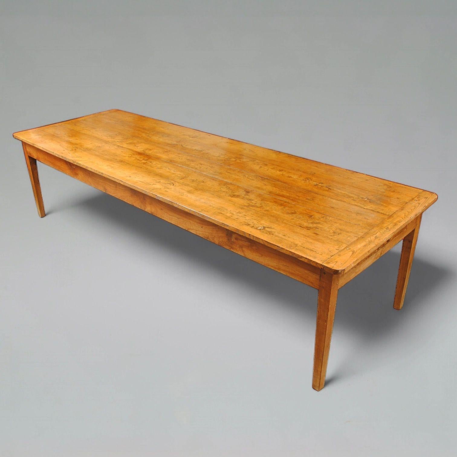 Français Fantastique 3M Long Farmhouse Table With Two Benches en vente