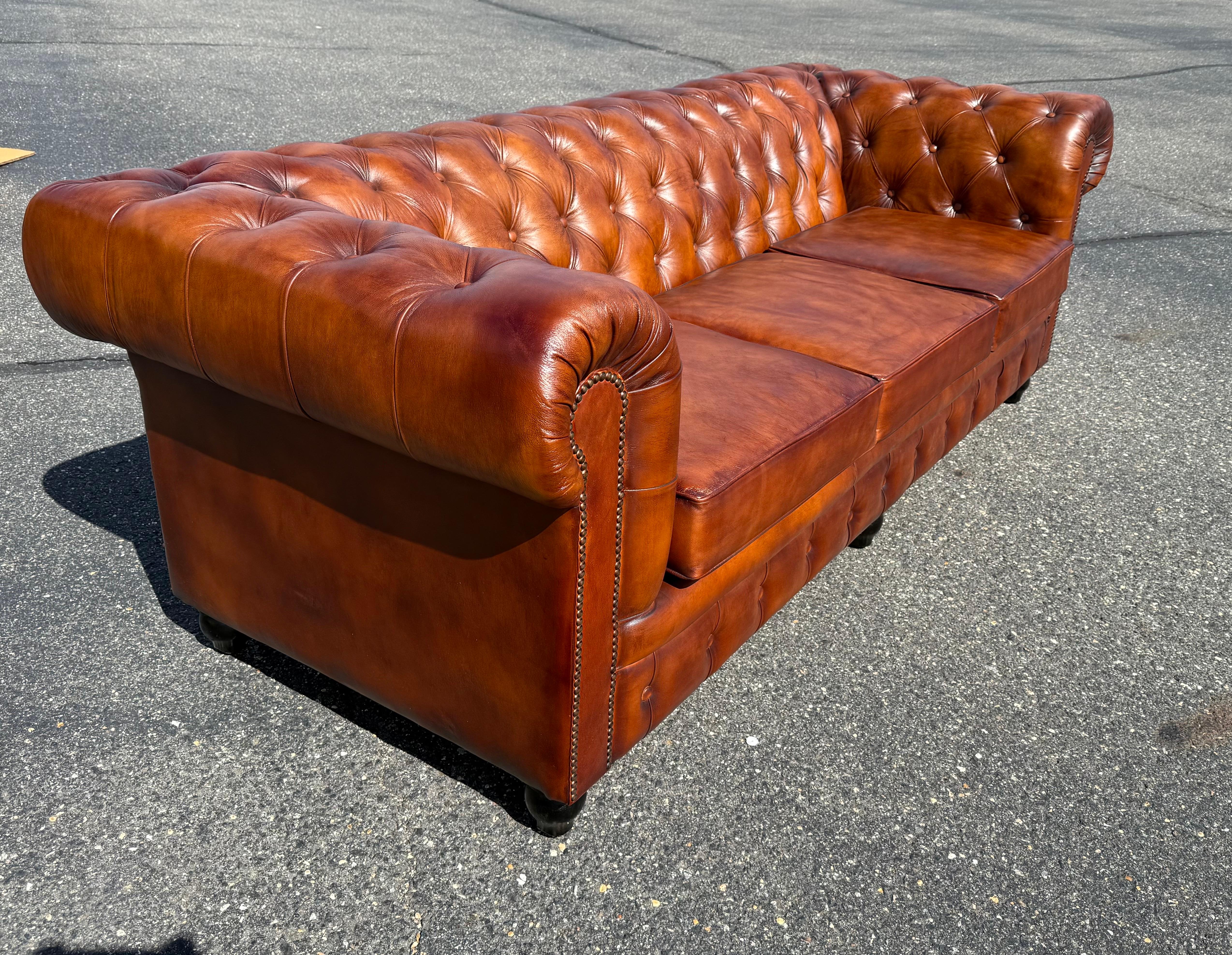Fantastique 7ft Cigar Lounge Brown Leather English-Made Leather Chesterfield en vente 6