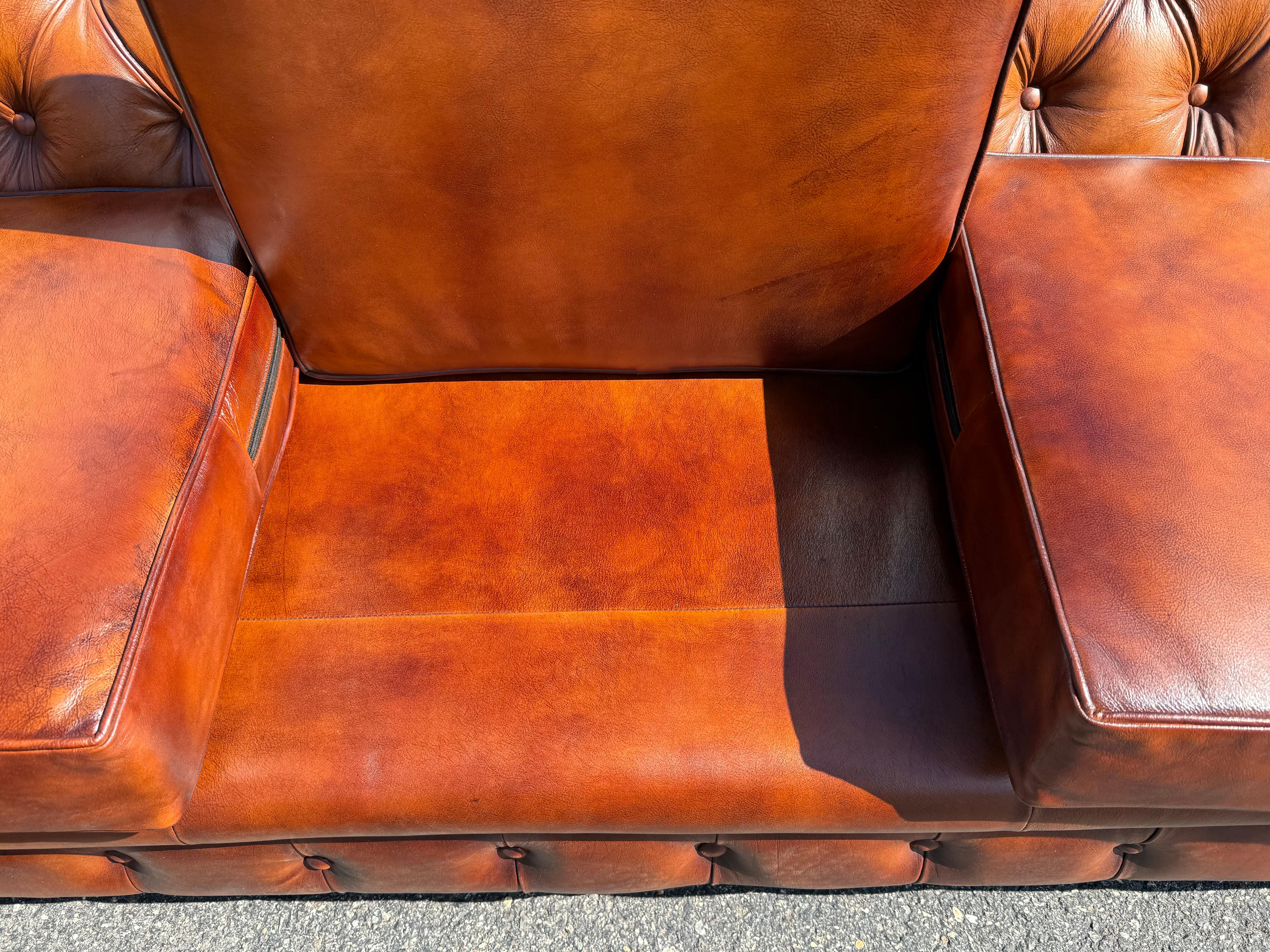 Fantastique 7ft Cigar Lounge Brown Leather English-Made Leather Chesterfield en vente 7